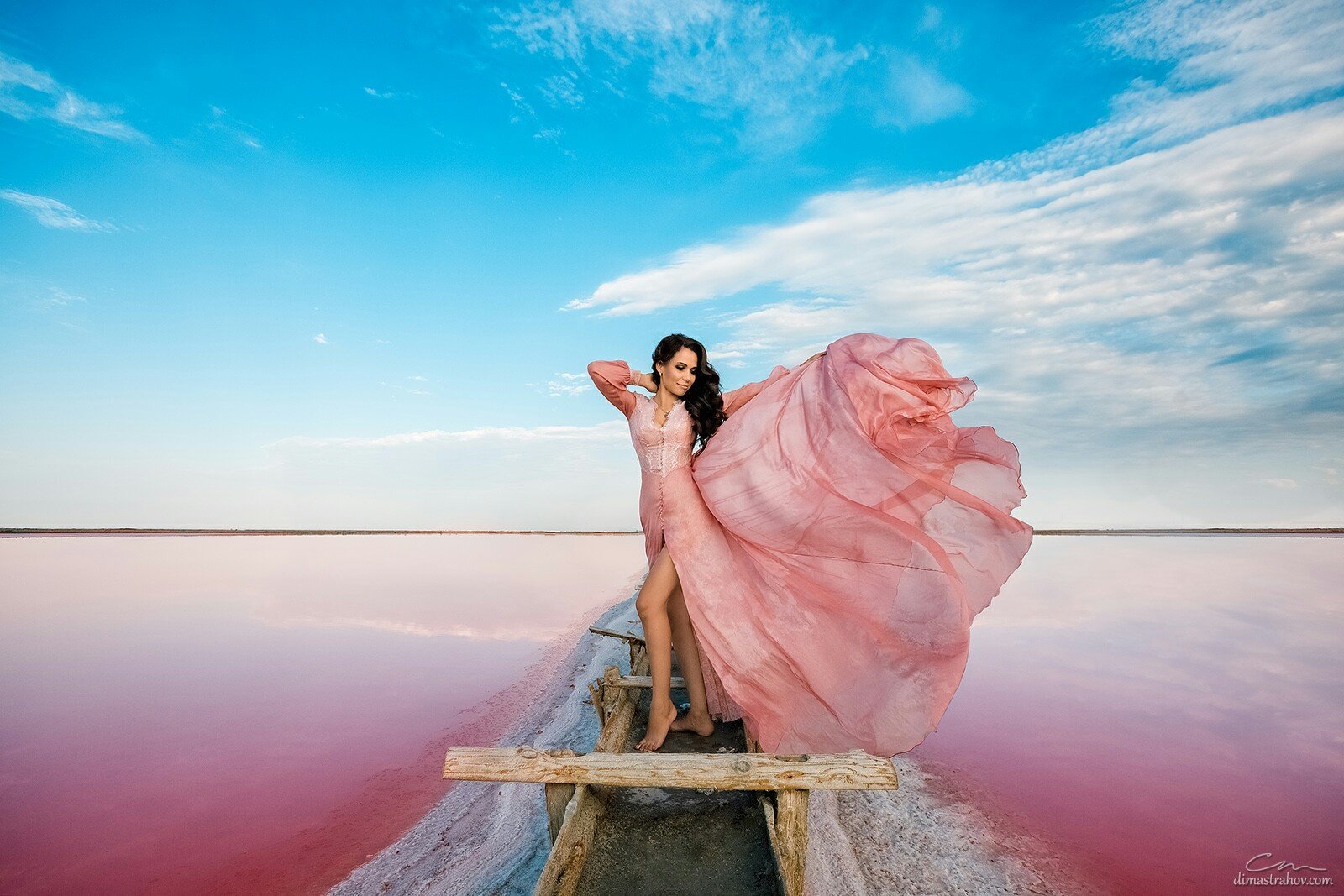 Розовое озеро сасык. Сасык-Сиваш. Сасык Сиваш озеро. Розовое озеро в Крыму Сасык Сиваш. Озеро Сасык-Сиваш, Крым, Евпатория.
