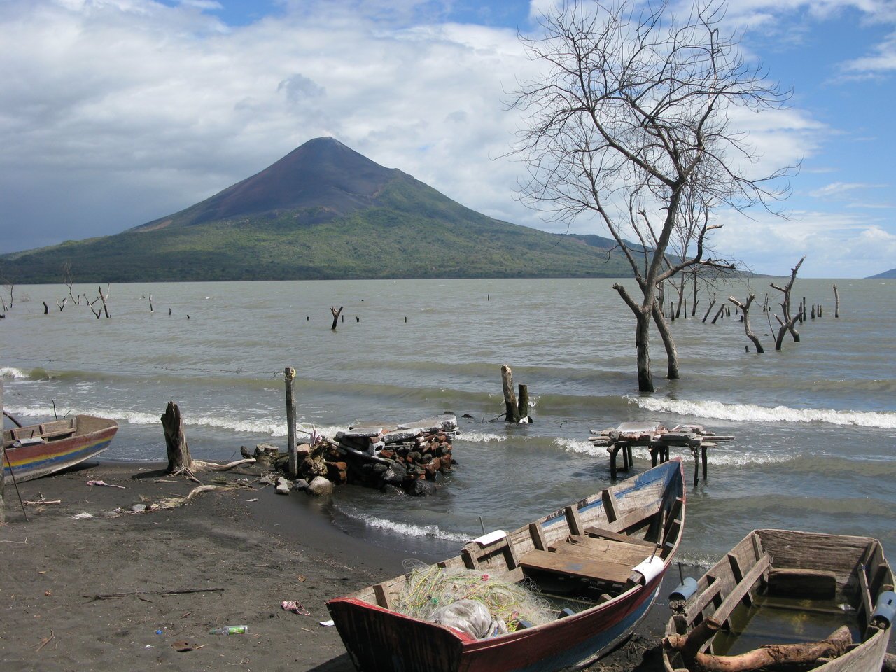 Пресноводное озеро в латинской америке самое большое. Озеро Манагуа. Озеро Лаго де Никарагуа. Никарагуа Манагуа. Озеро Никарагуа фото.