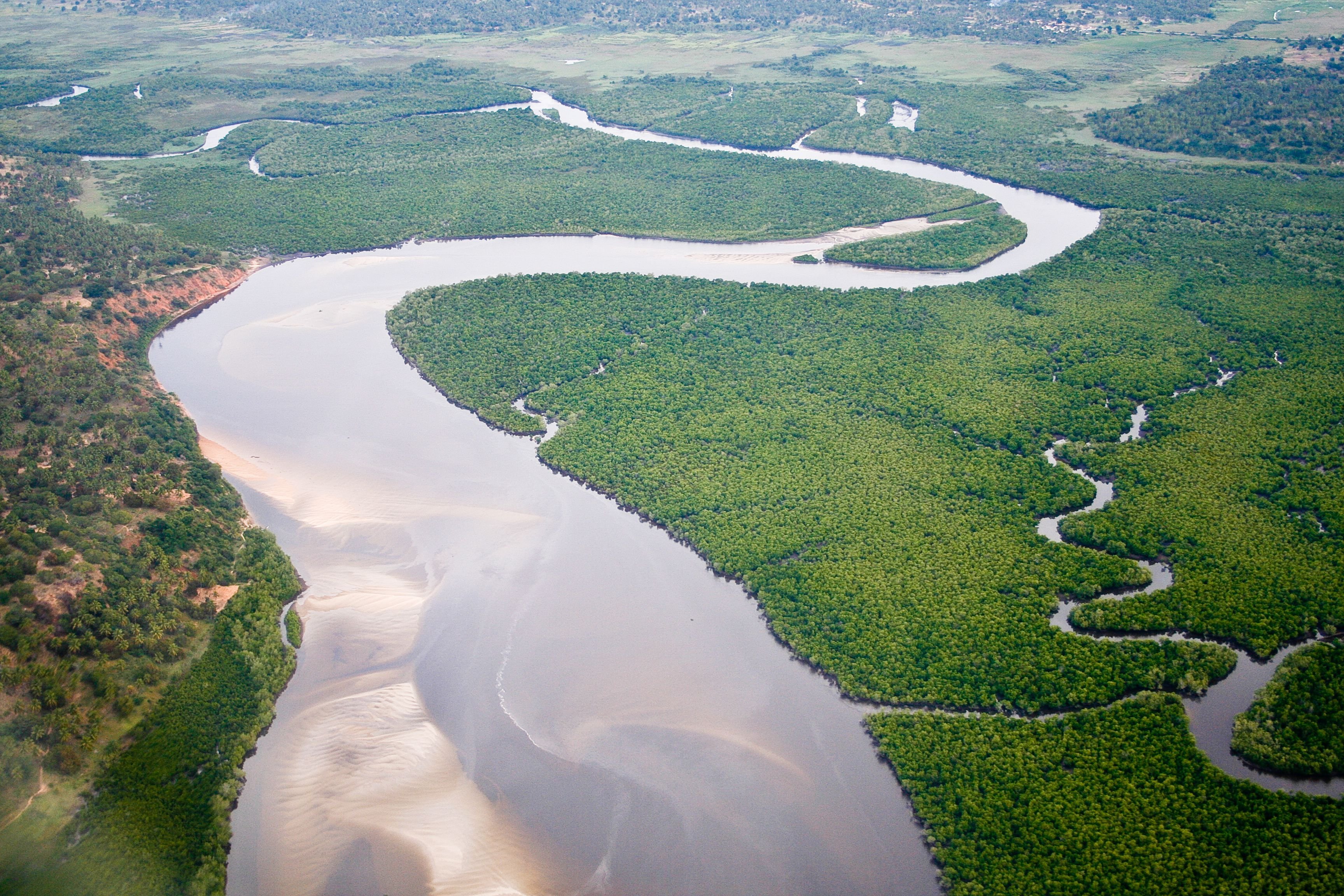 Длинное озеро африки. Лимпопо река в Африке. Река Лимпопо ЮАР. Конго Африка. Река Лимпопо Мозамбик.