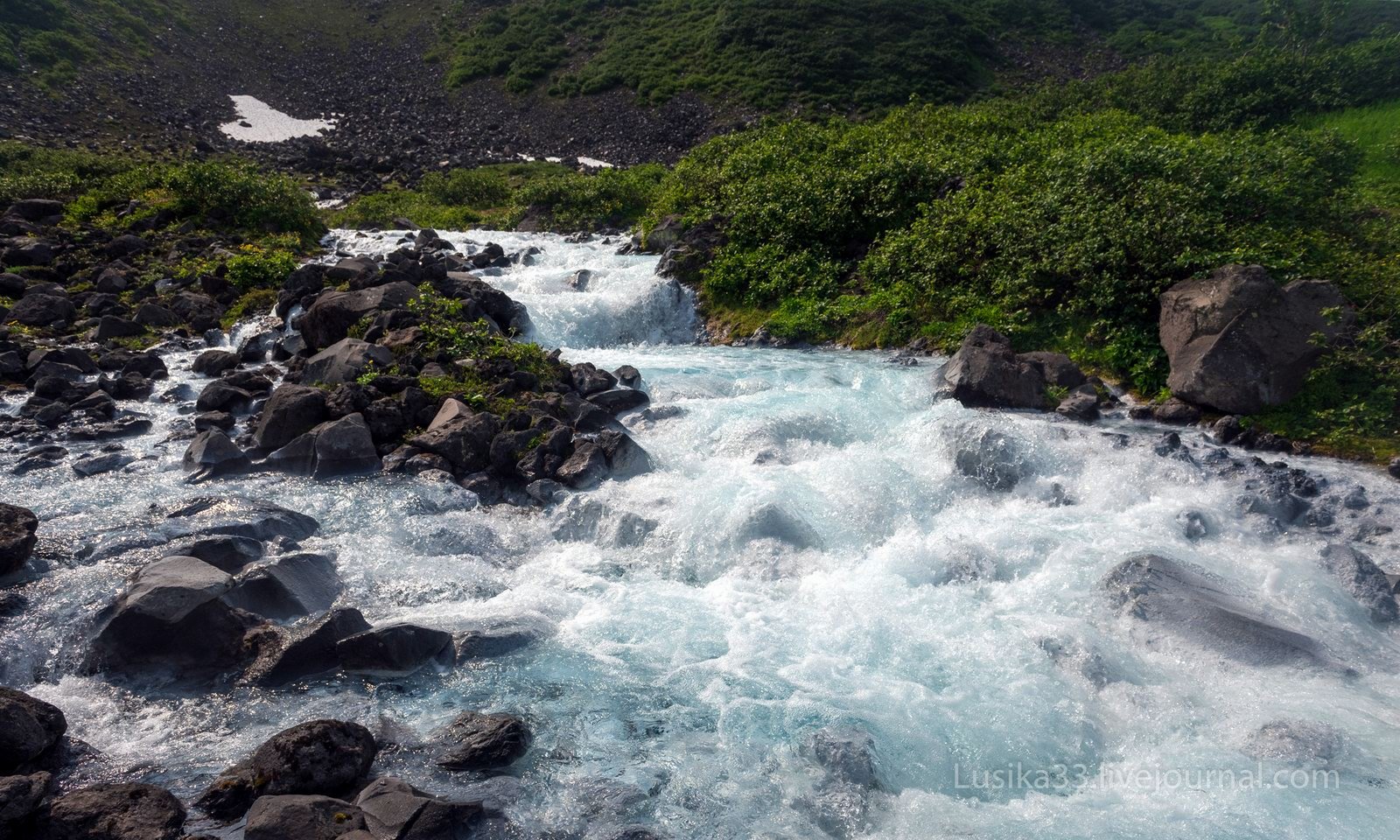 Водопад на ручье спокойный Камчатка