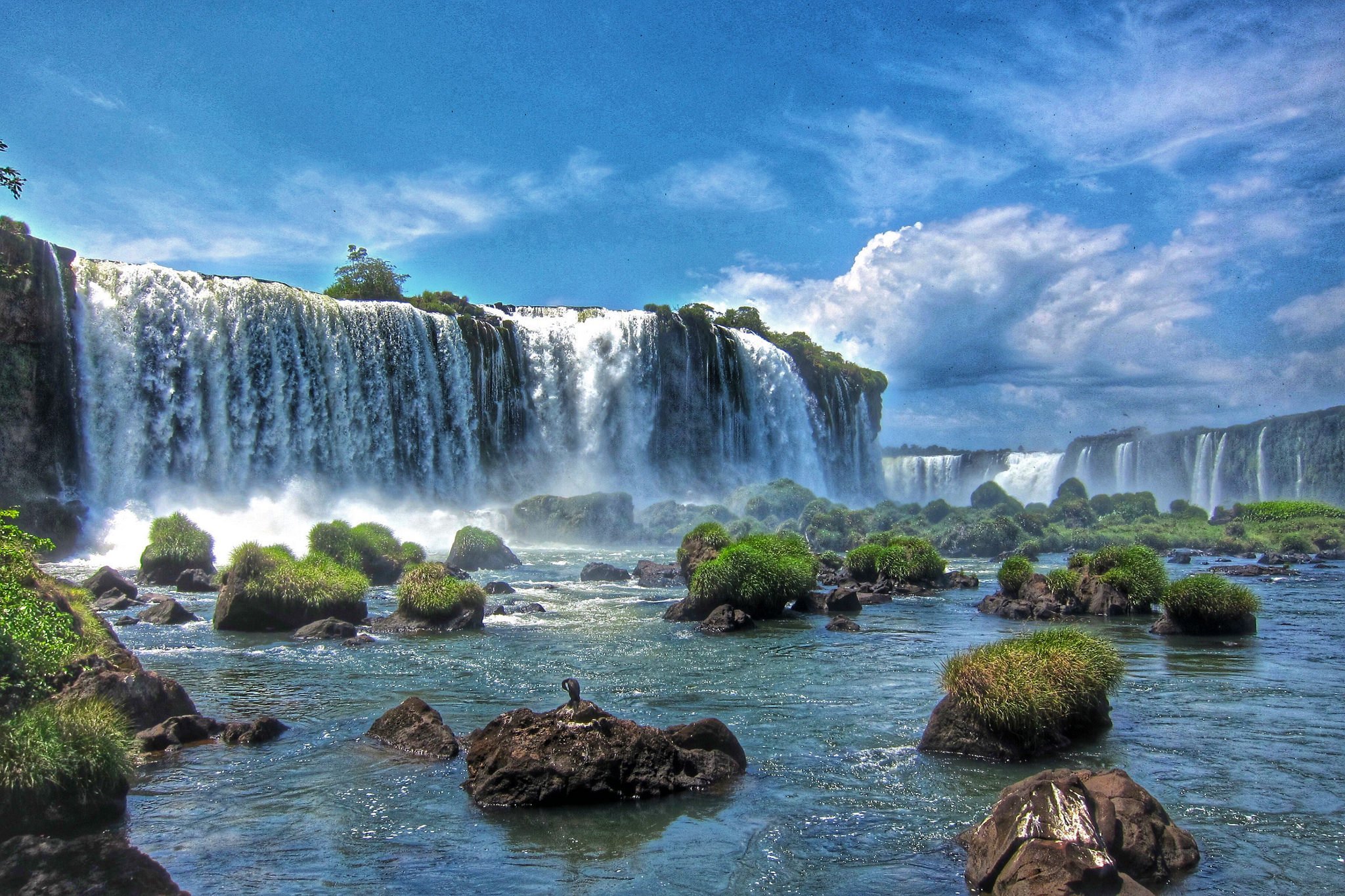 Waterfall. Водопады Игуасу 2560. Водопад Игуасу панорама. Аргентина пейзаж водопад Игуасу. Самый большой водопад Игуасу.