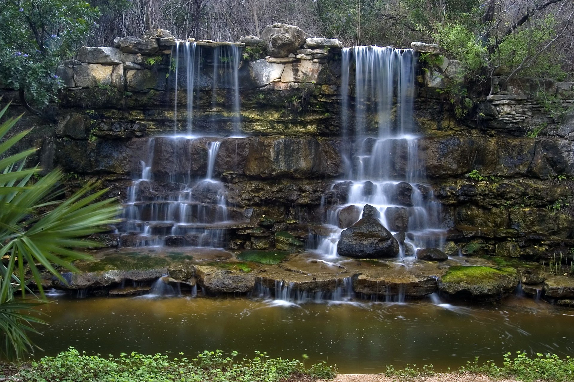 Пруд, водопад, ручей на участке — 26 оригинальных идей