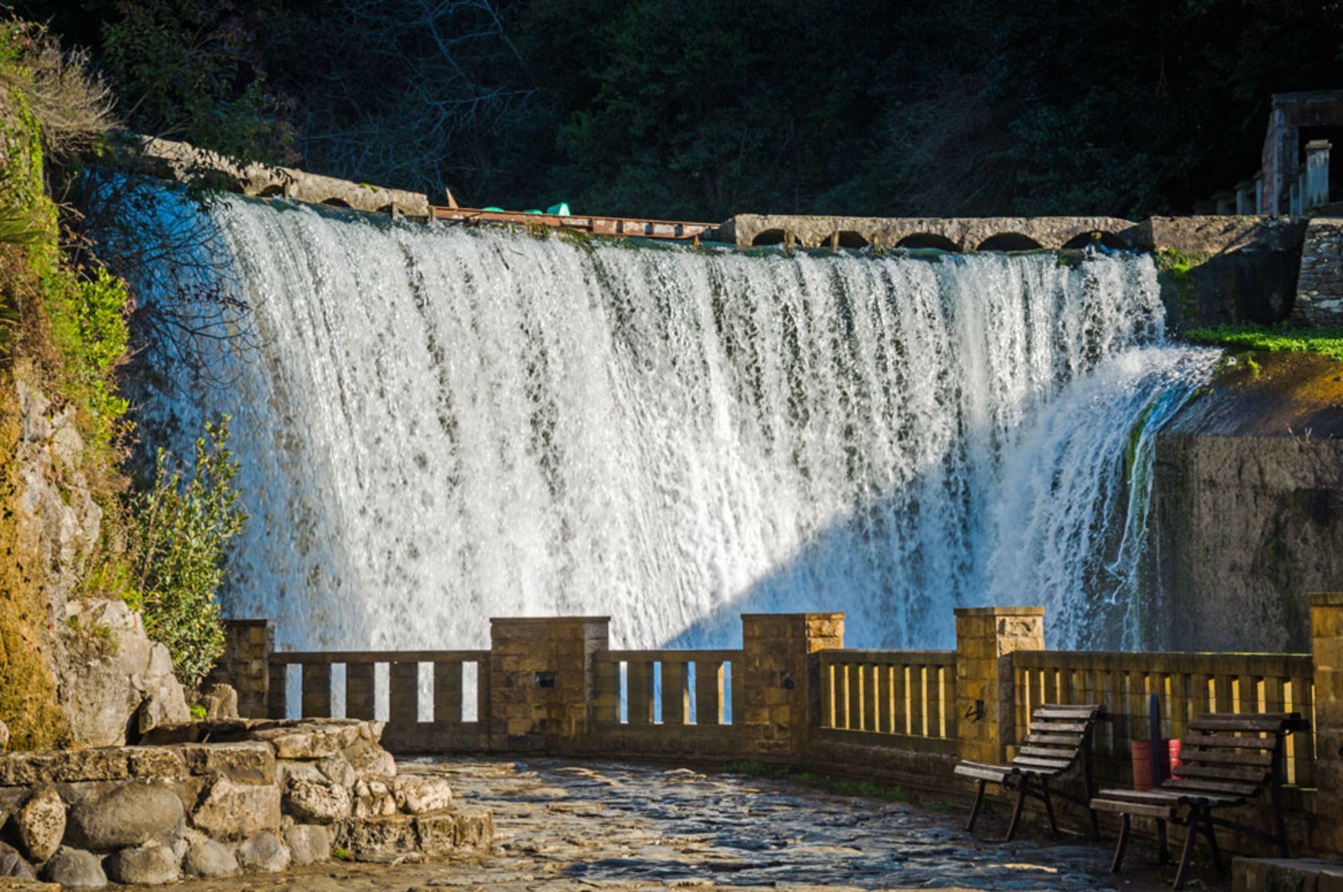 Водопады стоимость. Новоафонский водопад в Абхазии. Рукотворный водопад новый Афон. Рукотворный водопад в Абхазии новый. Новоафонский водопад Абхазия новый.
