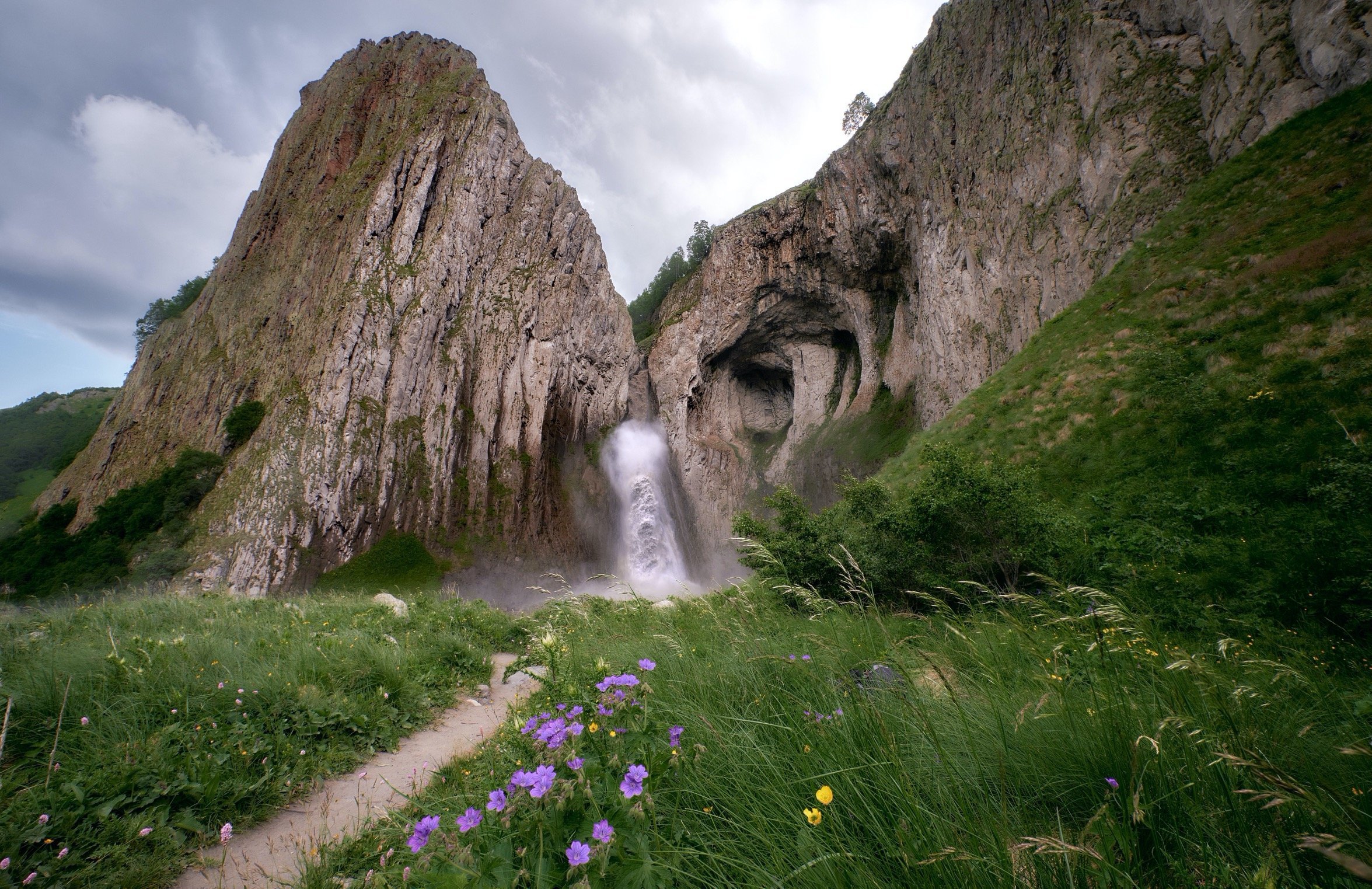 Кабардинские горы. Водопад Каракая Су Кабардино-Балкария. Водопад Джилы Су. Урочище Джилы-Су.
