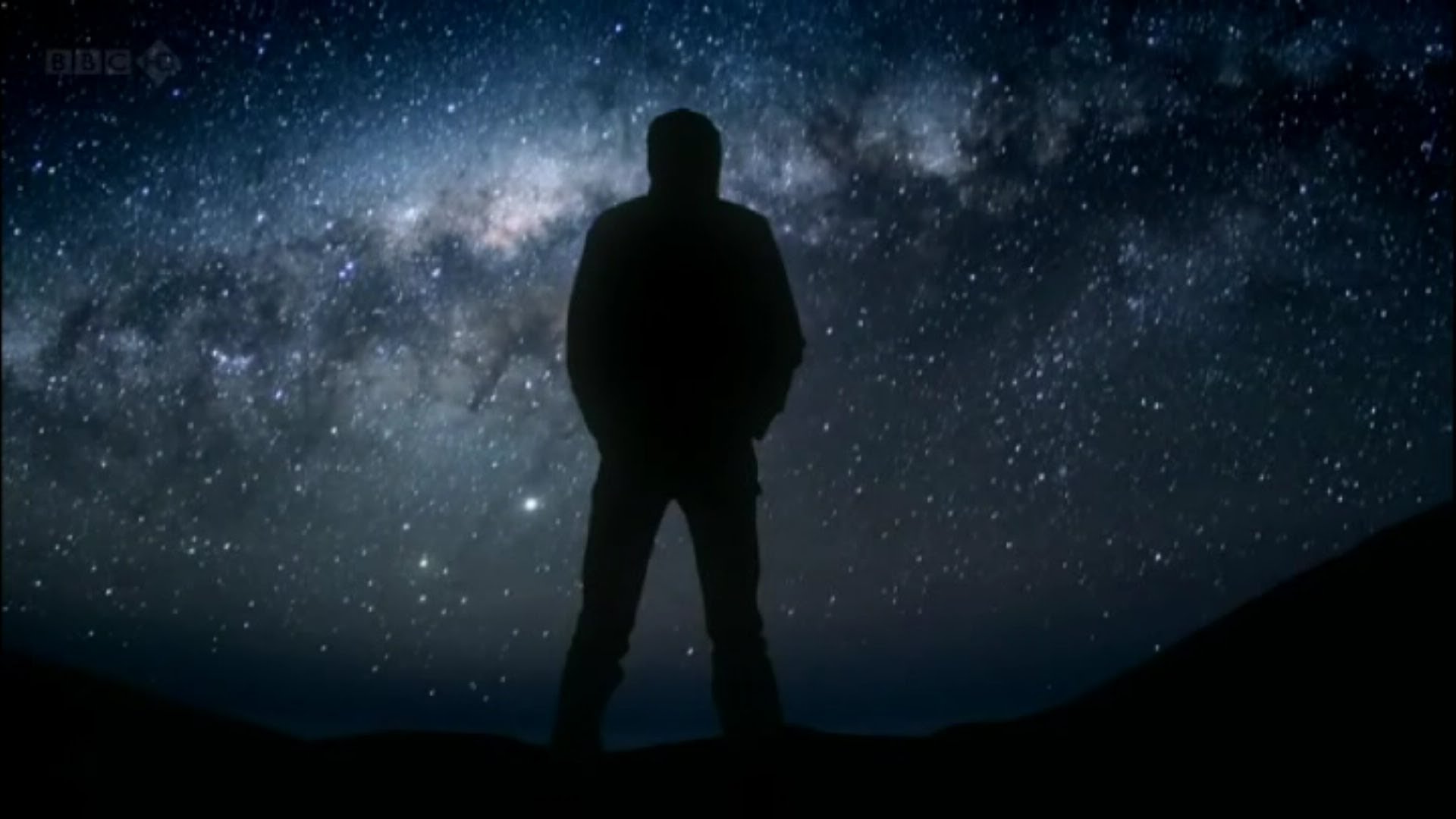 1 ночь людей. Человек и ночное небо. Человек на фоне звездного неба. Человек в космосе. Человек под звездным небом.