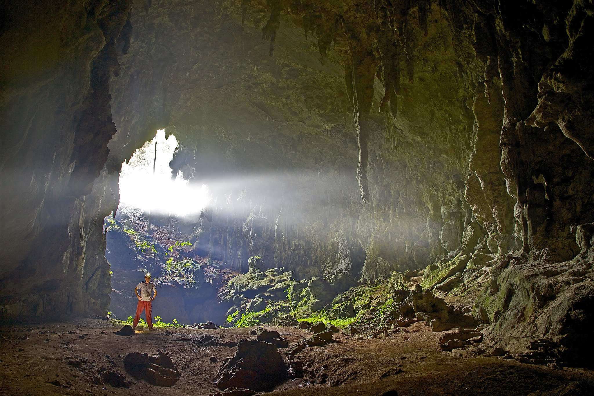 Cave v. Священные пещеры какимбон. Пещера в горе Эббот. Пещера Kyaut SAE.