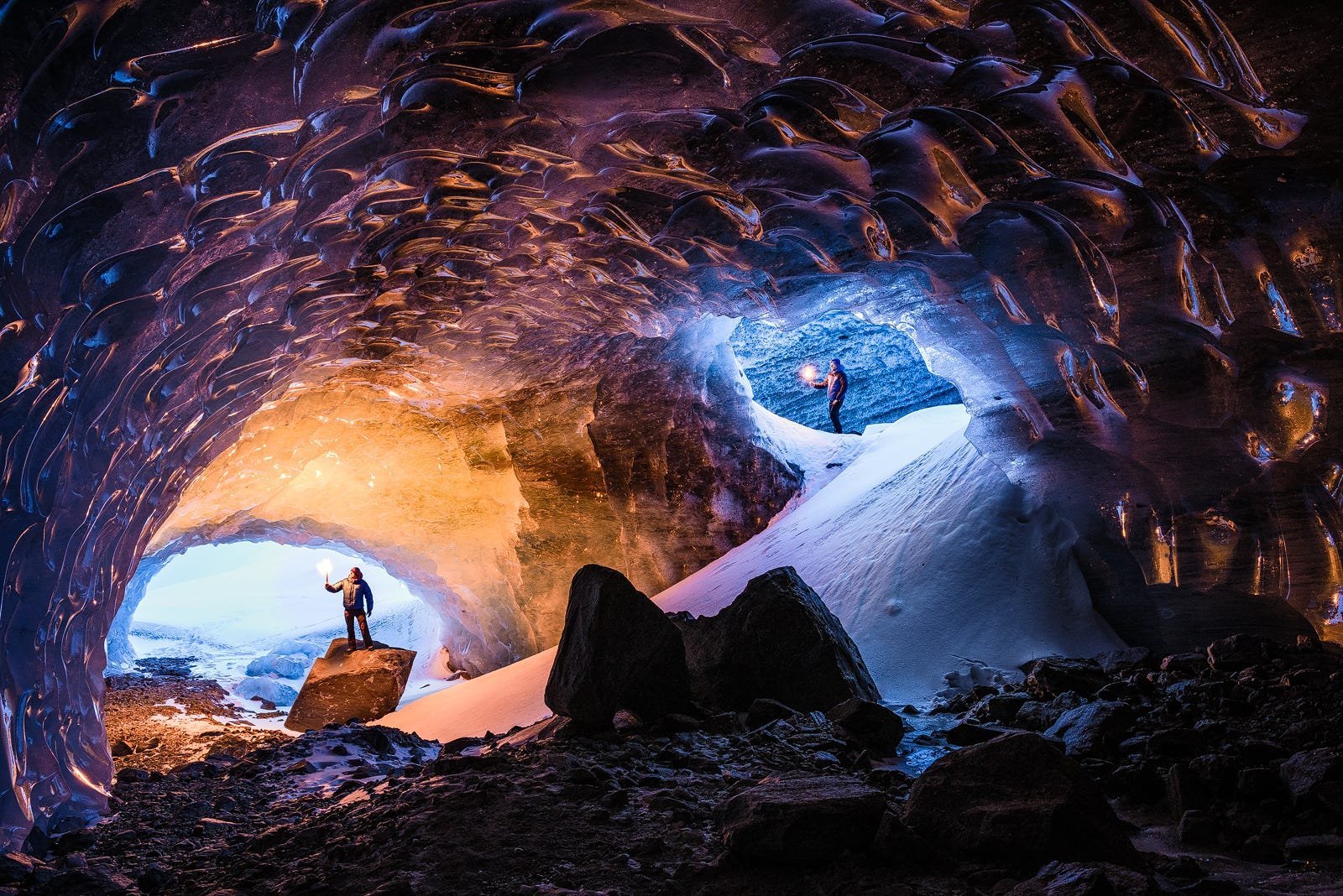 Пещера ледник в Швейцарии