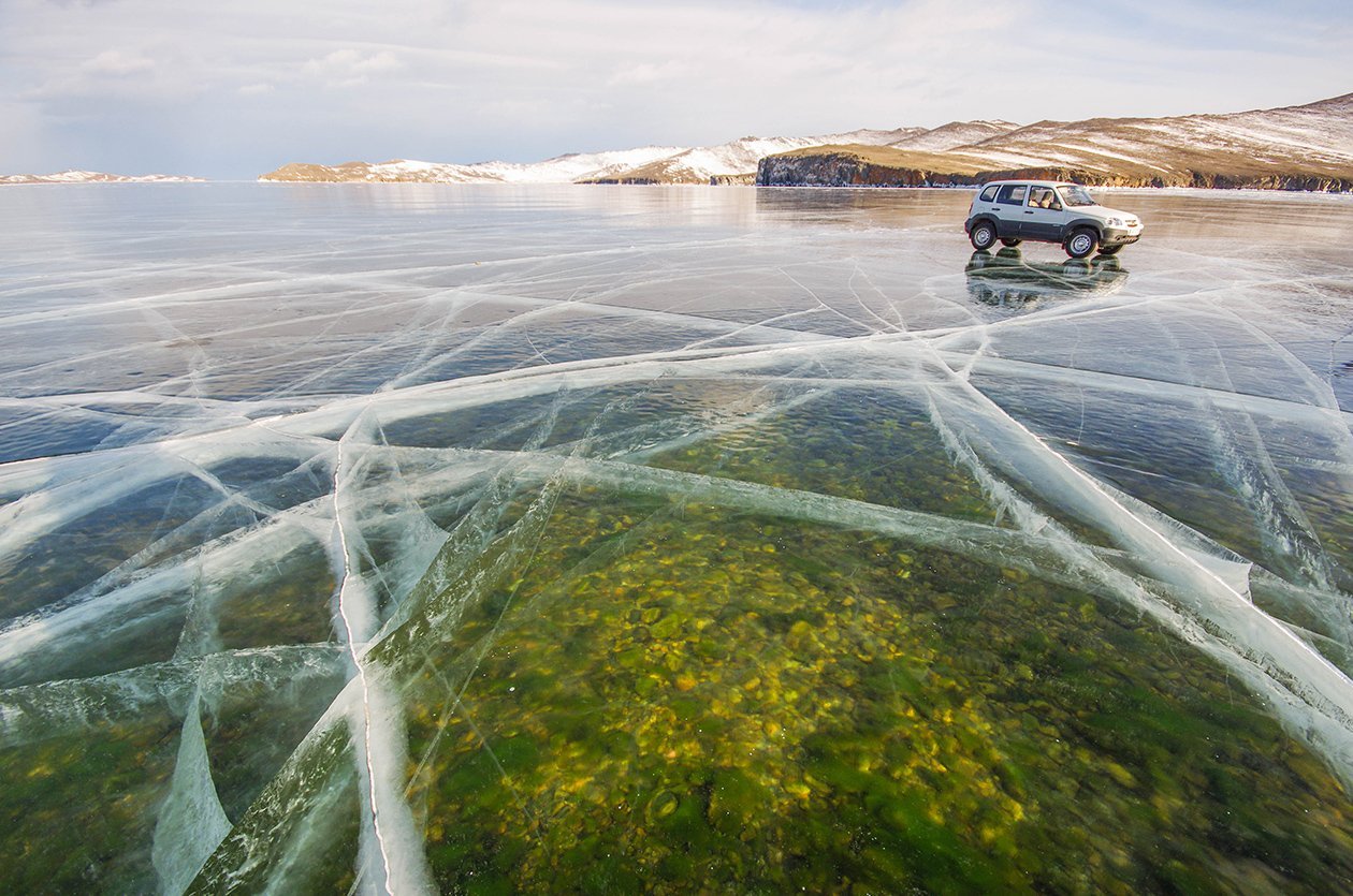 Почему в чистом озере. Лед Байкала. Озеро Байкал прозрачный лед. Прозразный лёд Байкала. Прозрачный лед Байкала.