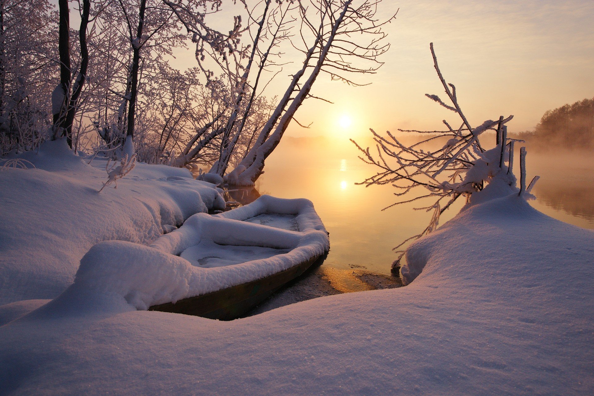 Невероятно теплая. Зима пейзаж. Снежное утро. Утро зима. Зима покой природы.