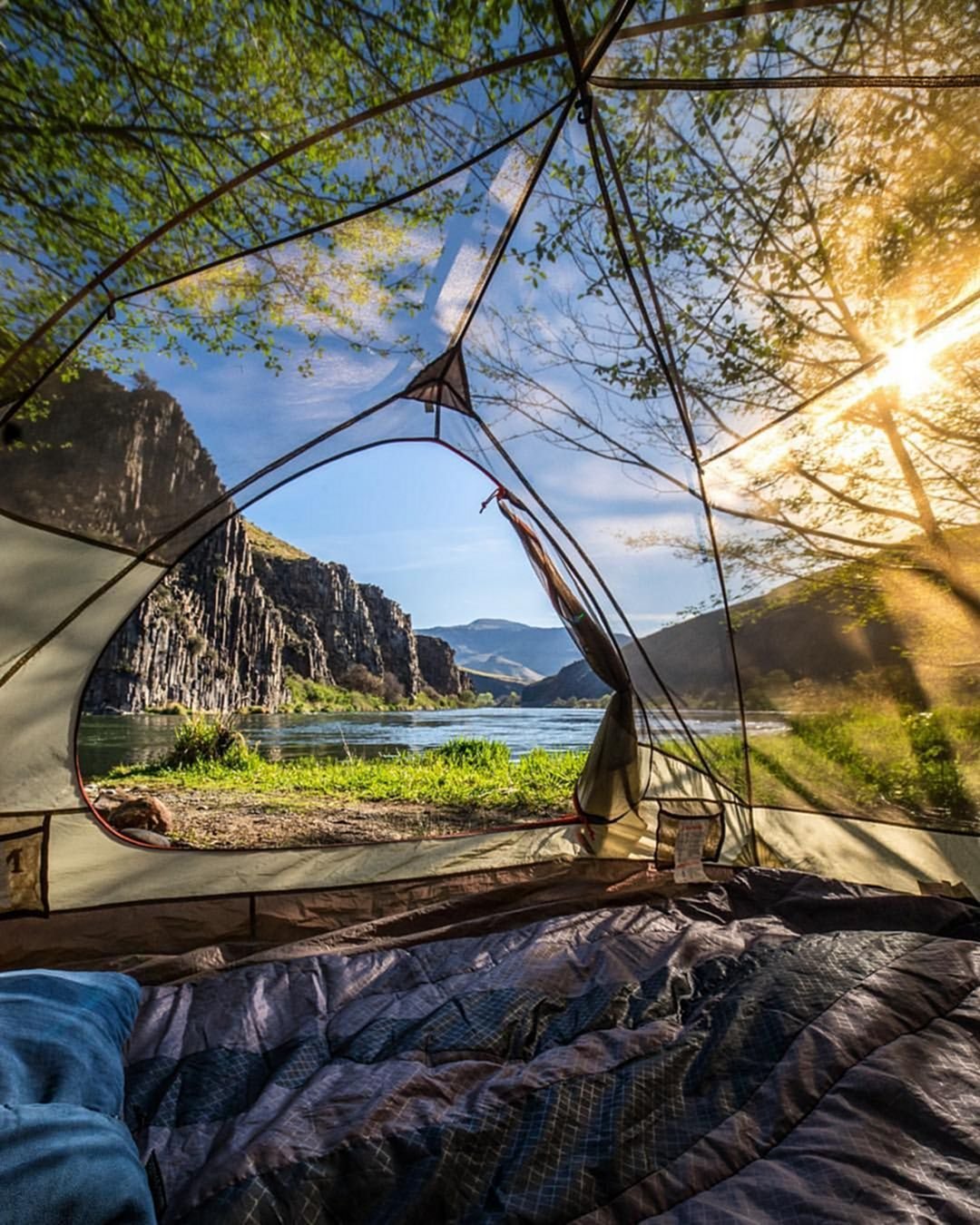 Travel camp. Палатка best Camp Woodford. Палатка на природе. Вид из палатки. Красивый вид из палатки.