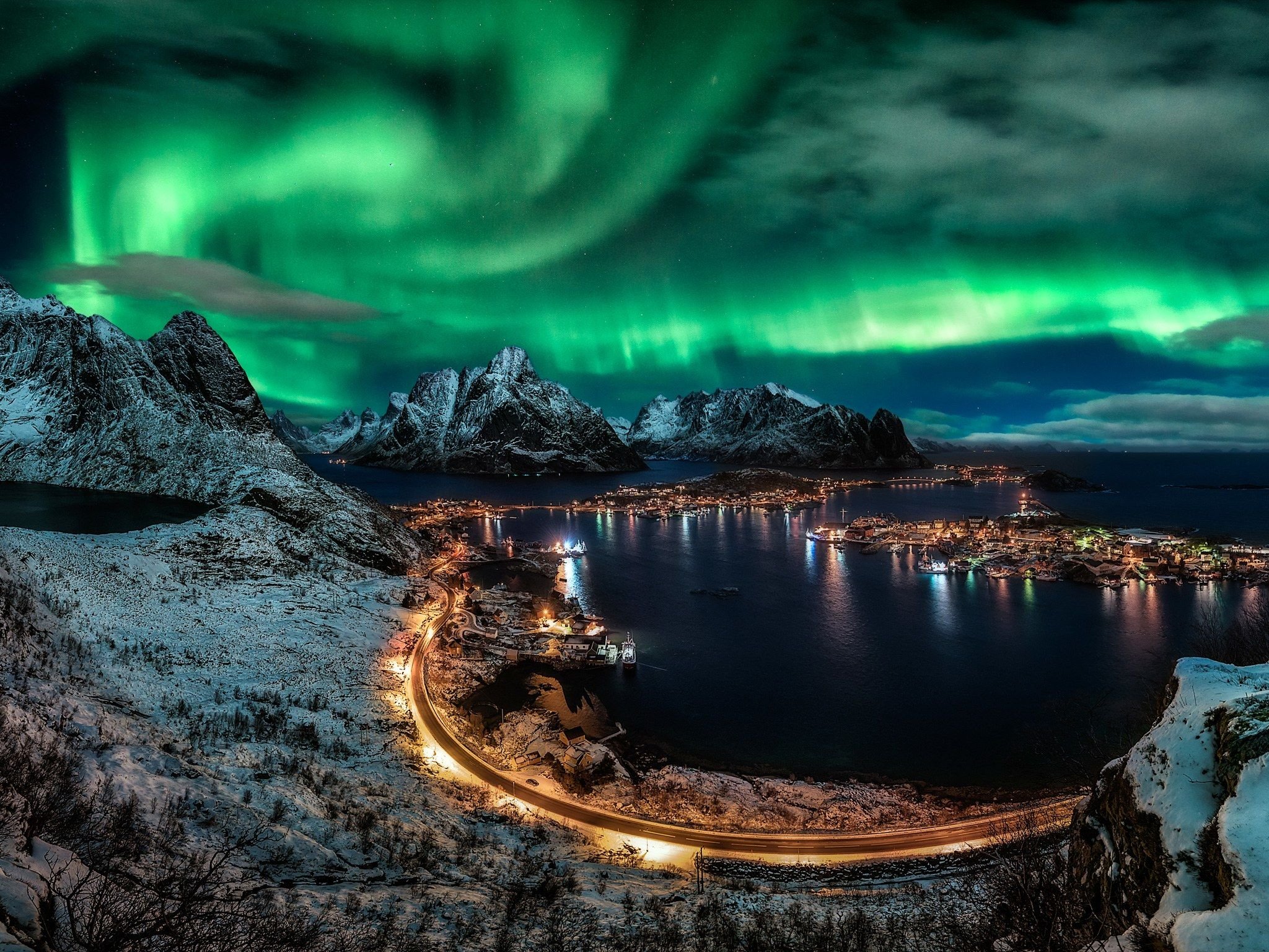 Невероятное красивое видео. Лофотенские острова, Норвегия. Лофотенские острова Северное сияние. Лофотенские острова, Норвегия Северное сияние. Удивительная природа.