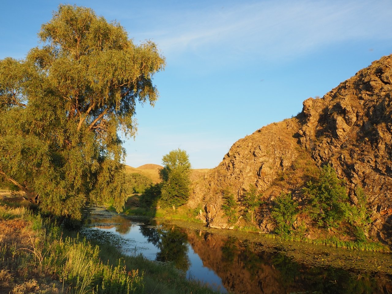 Красивые оренбургской области. Губерлинские горы и река Губерля. Река Губерля. Губерля Оренбургская область. Казачья Губерля Оренбургская область.