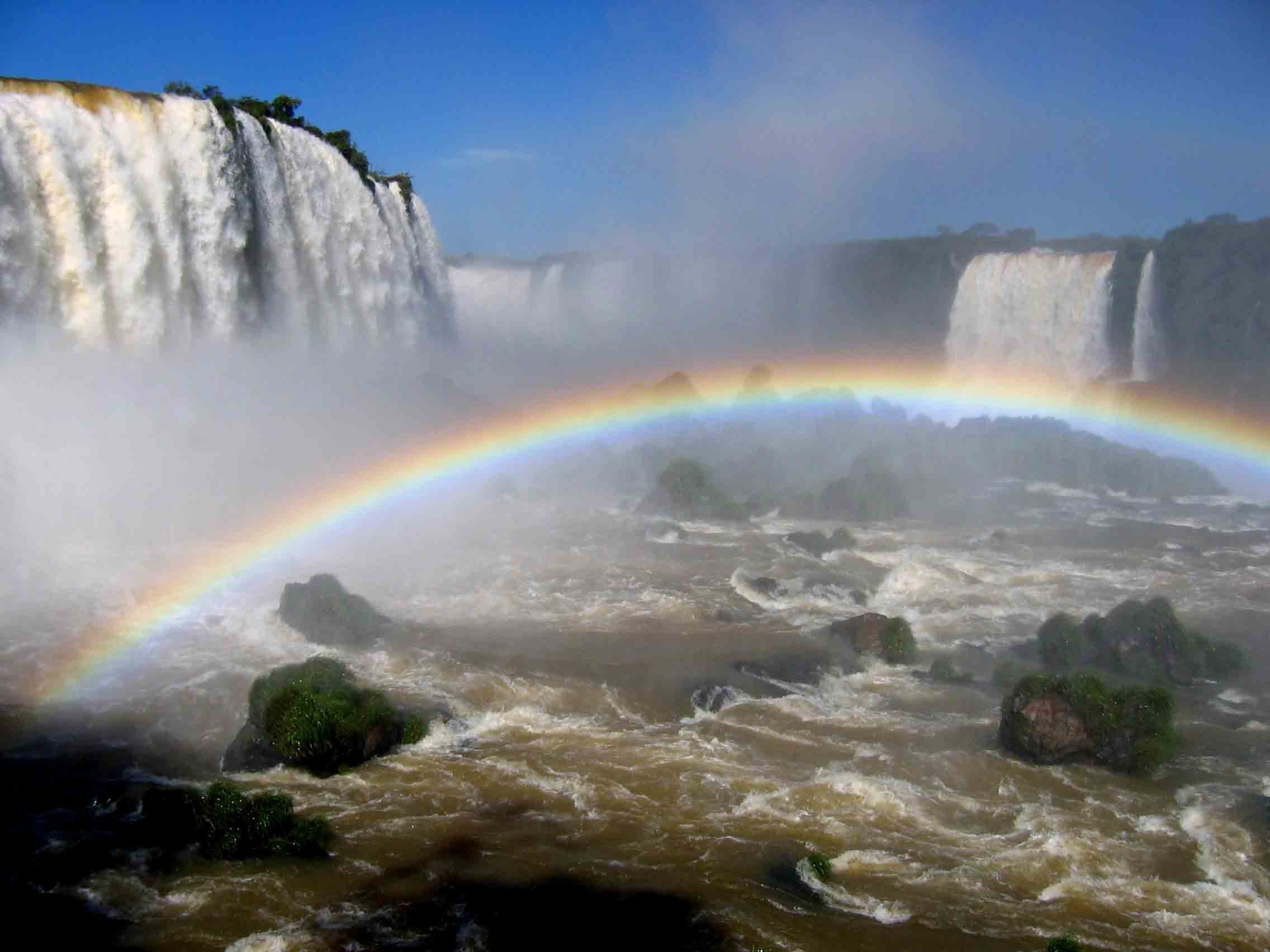 Висим водопад. Водопад Игуасу Радуга. Ниагарский водопад Лунная Радуга.