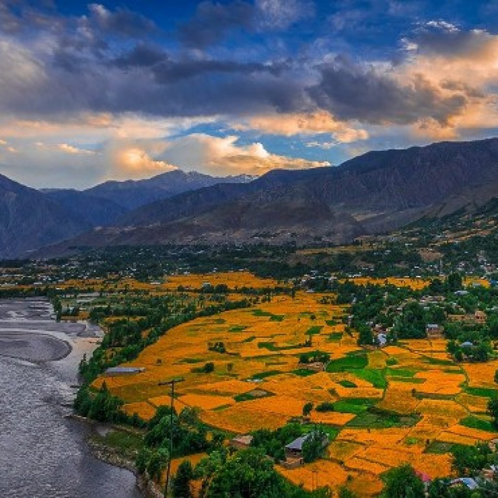 Индия китай реки. Читрал Пакистан. Долина Читрал. Пакистан природа. Индийская Долина Пакистан.