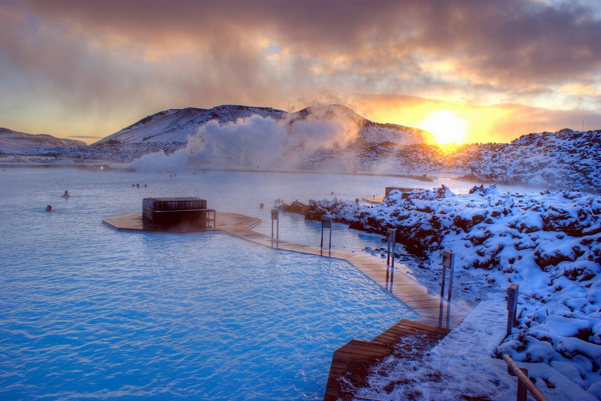 Голуба лагуна. Голубая Лагуна (Гриндавик, Исландия). Геотермальный курорт голубая Лагуна, Исландия. Исландия термальные источники голубая Лагуна. Голубая Лагуна - геотермальный бассейн в Исландии.