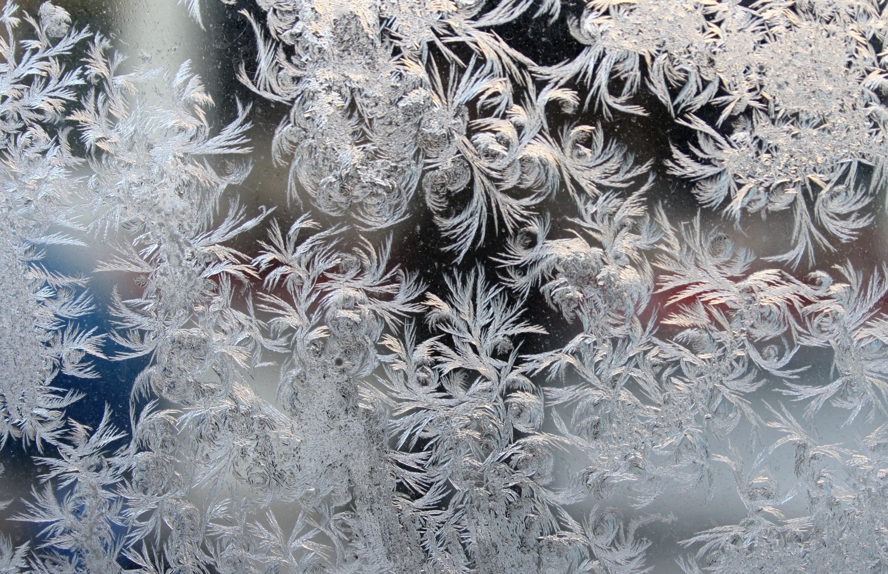 Морозные узоры на окне (55 фото) - 55 фото