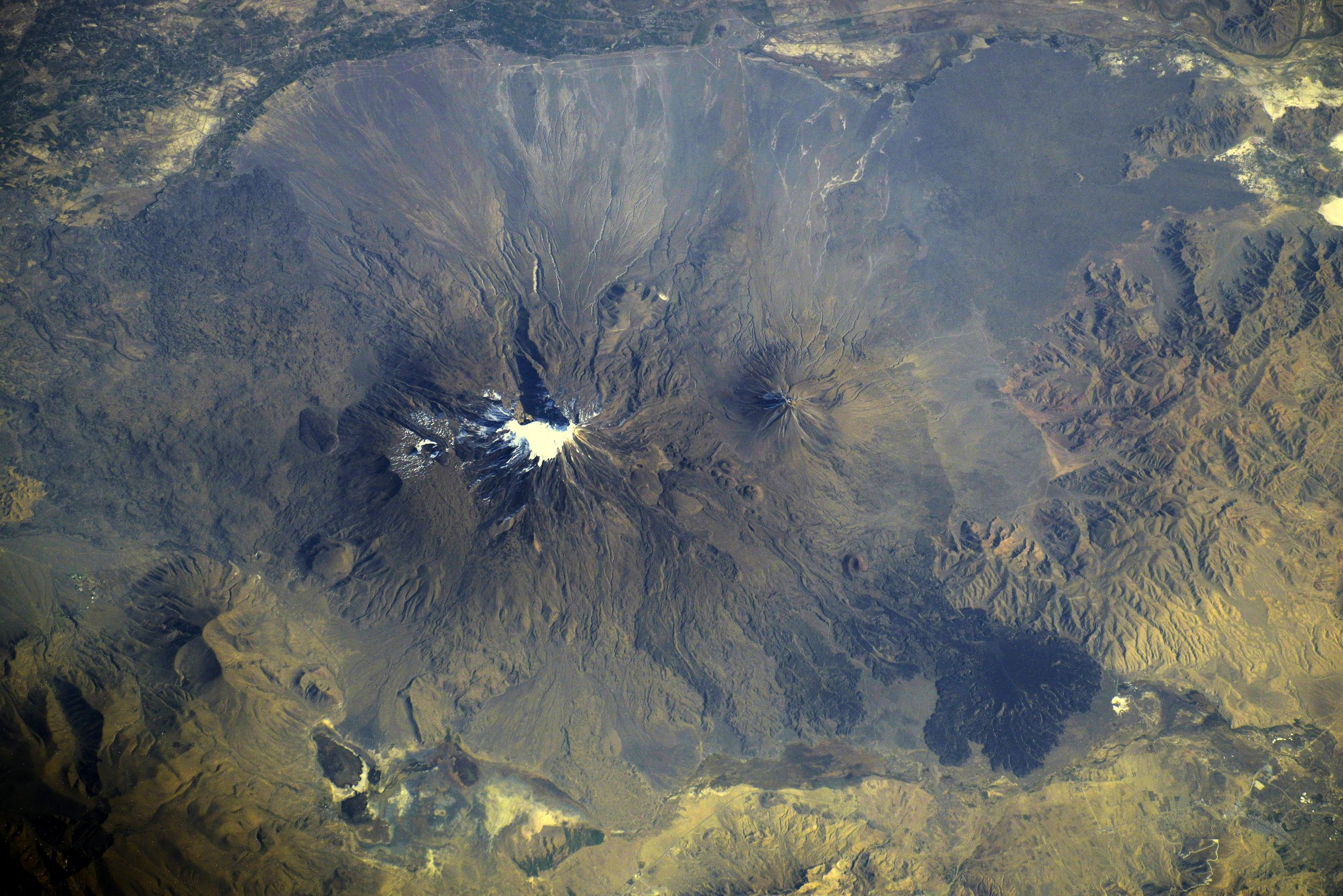 Гора Арарат со спутника Ноев Ковчег