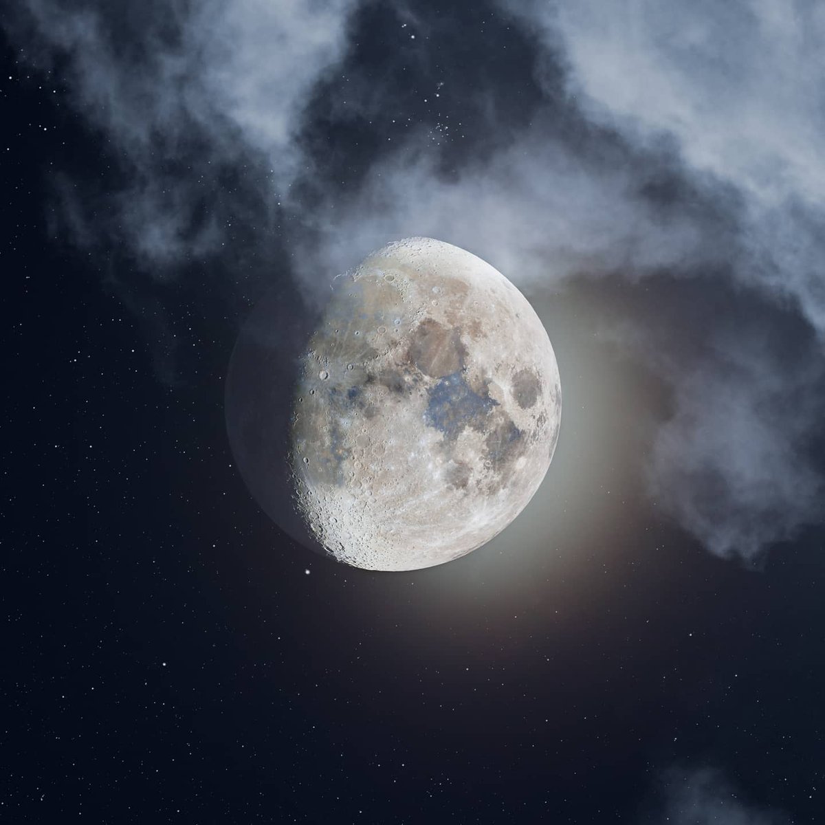 Луна в космосе фото