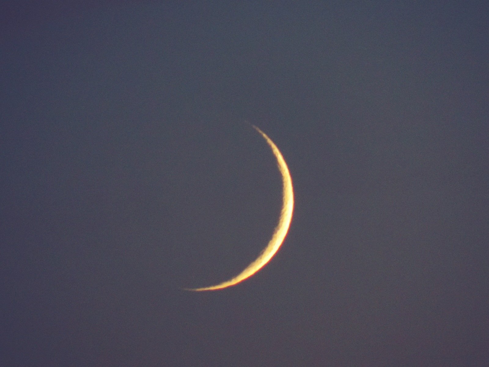 Молодая луна 2024. 6 Молодая Луна КРД. Фото Луны. Молодой месяц. Луна месяц.