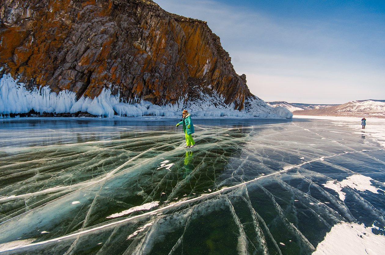 Озеро байкал знают во всем мире. Озеро Байкал. Озеро Байкал зима. Байкал зимой и летом. Байкал фото.