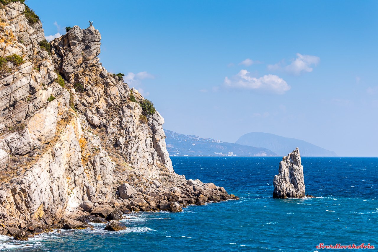 Берег крыма. Скала Парус ЮБК Крым. ЮБК Южный берег Крыма. Скала Парус на Южном берегу Крыма. Южный берег Крыма море.