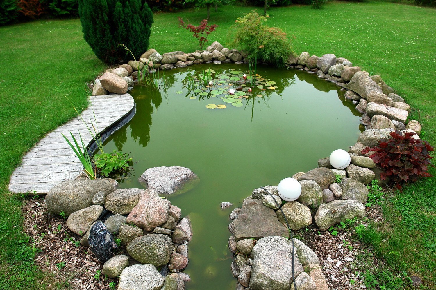 Фонтан, дачный пруд или декоративный ручей: как украсить сад — демонтаж-самара.рф