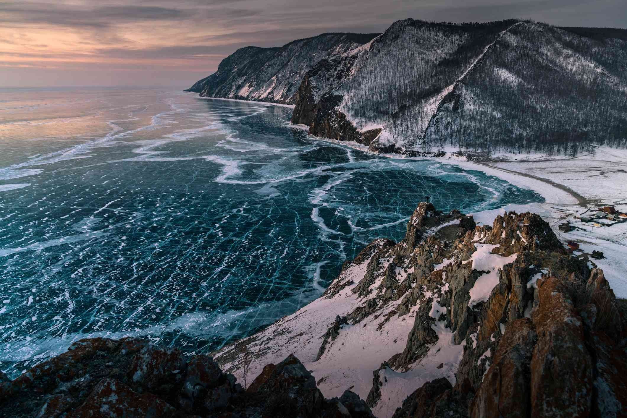 Lake baikal. Озеро Байкал. Сибирь озеро Байкал. Байкал зимой Листвянка. Озеро Байкал Эстетик.