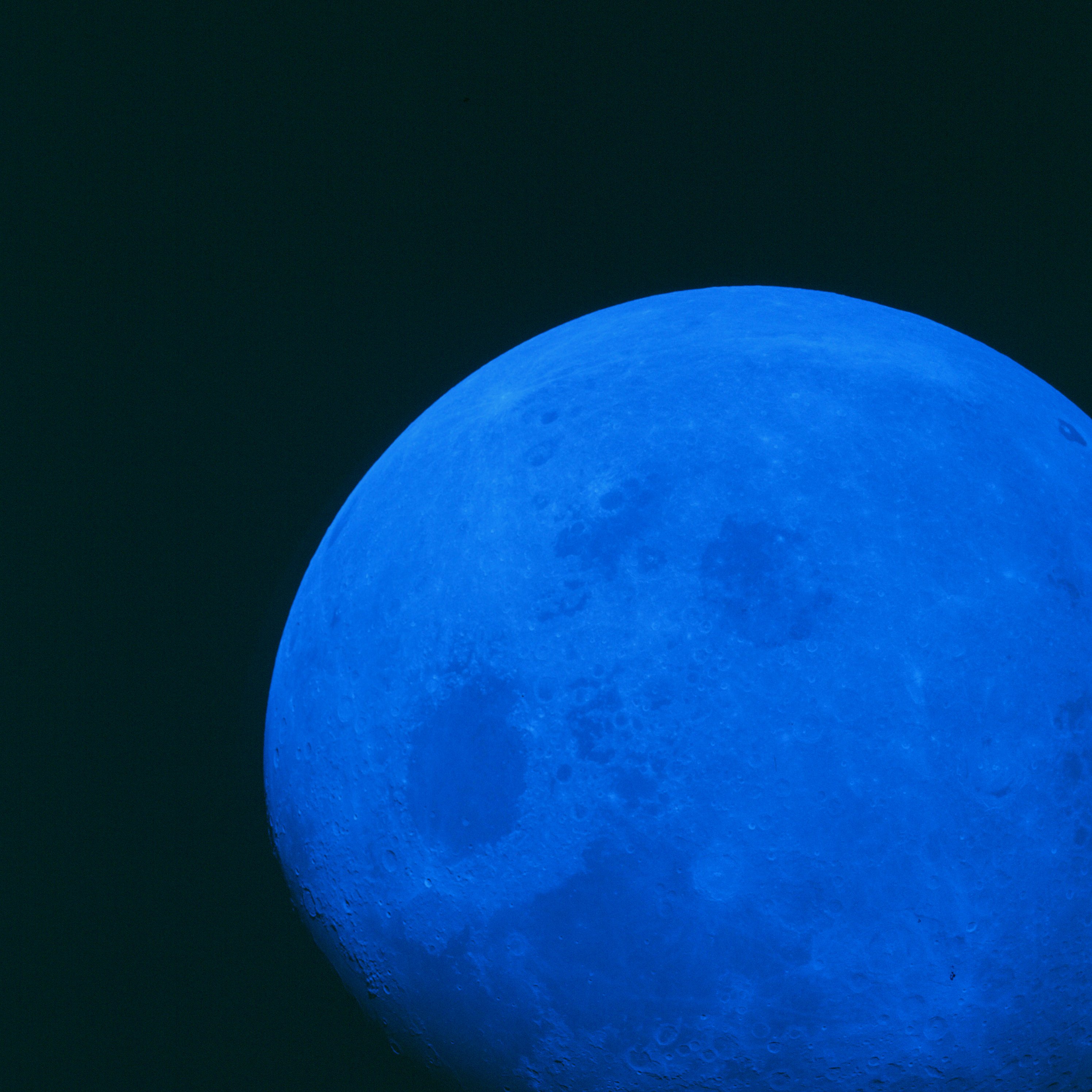 Есть синяя луна. Голубая Луна явление. Синяя Луна. Тёмно синяя Луна. Голубая Луна голубая.