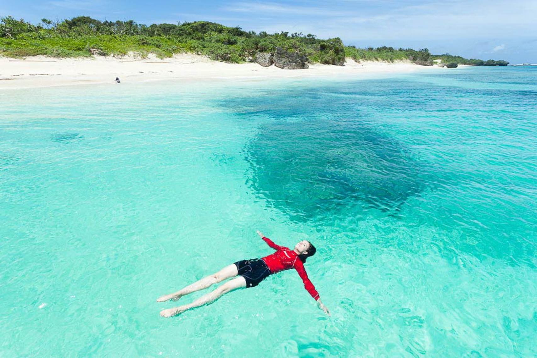Самое прозрачное в мире. Остров Панари, Окинава, Япония. Самое прозрачное море. Пляж с прозрачной водой. Самое прозрачное море в мире.