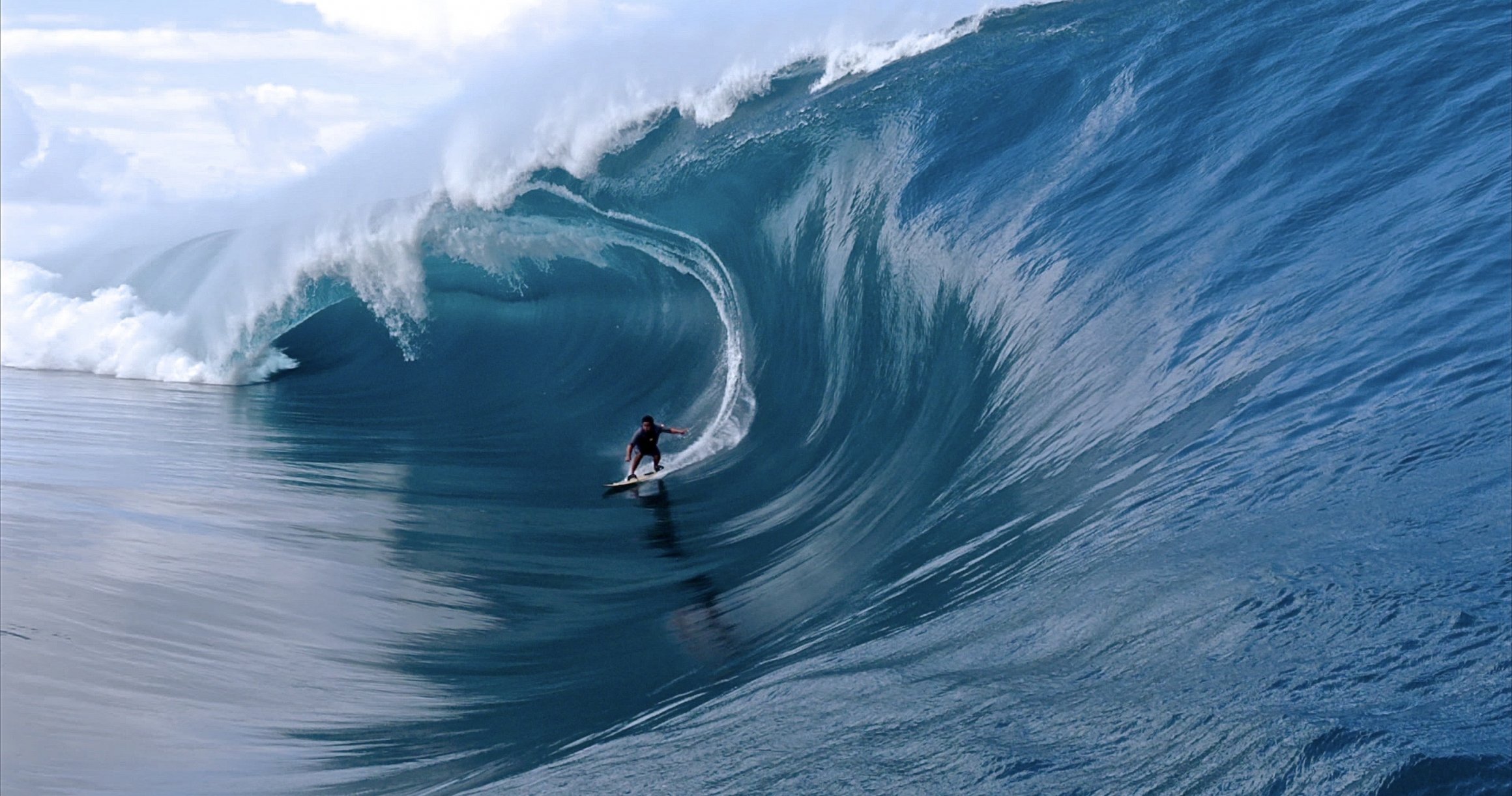 Поднимется волна огромная волна. Океанская волна Мэтт Берджесс. Высокие волны. Огромные волны. Большие волны в океане.
