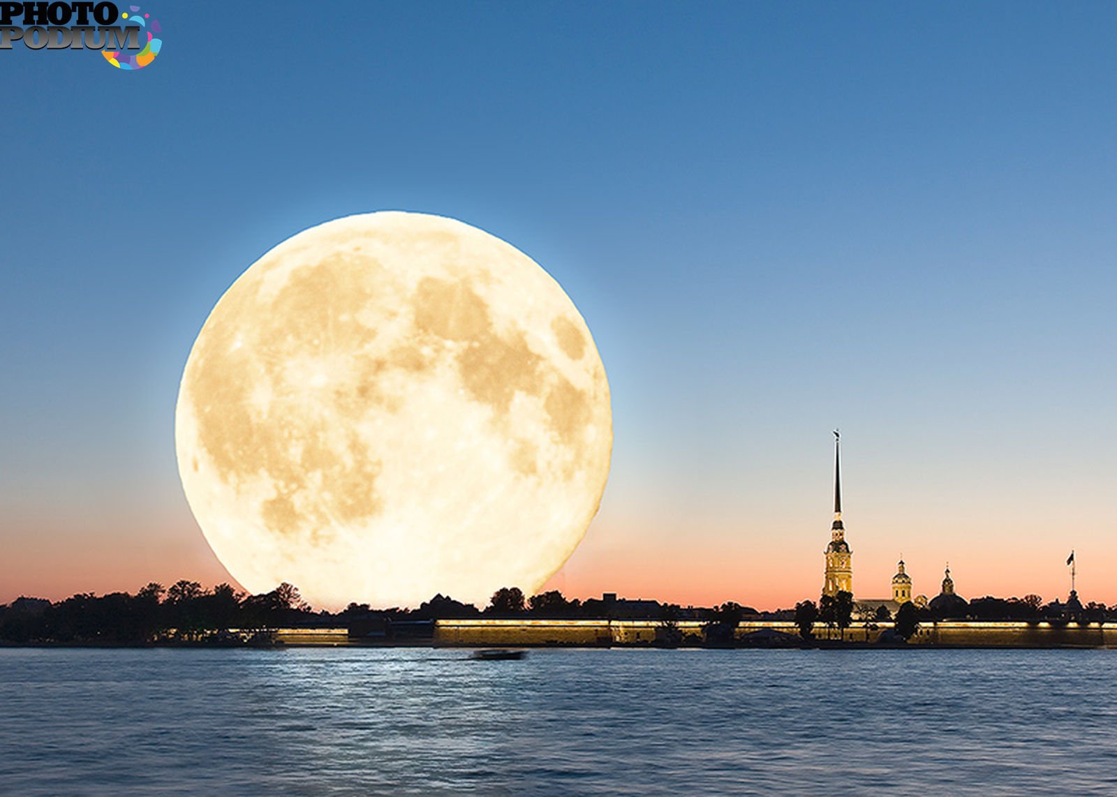 Луна была красивая. Луна в Санкт-Петербурге. Суперлуние в Санкт-Петербурге. Суперлуние в Питере 2023. Суперлуние 31 августа 2023.