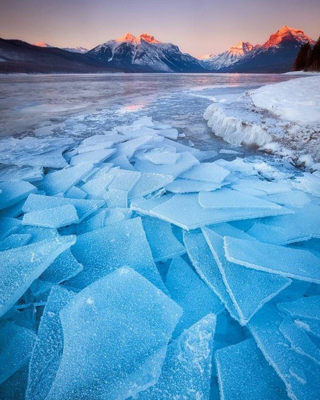 Замерзшее озеро Джикаугенкёз
