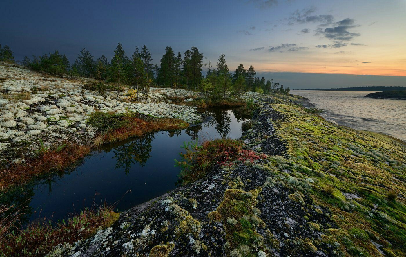 Озера северной карелии. Ладожское озеро Карелия. Ладожское озеро Кольский полуостров. Озеро Ладога Карелия. Природа Карелии Ладожское озеро.