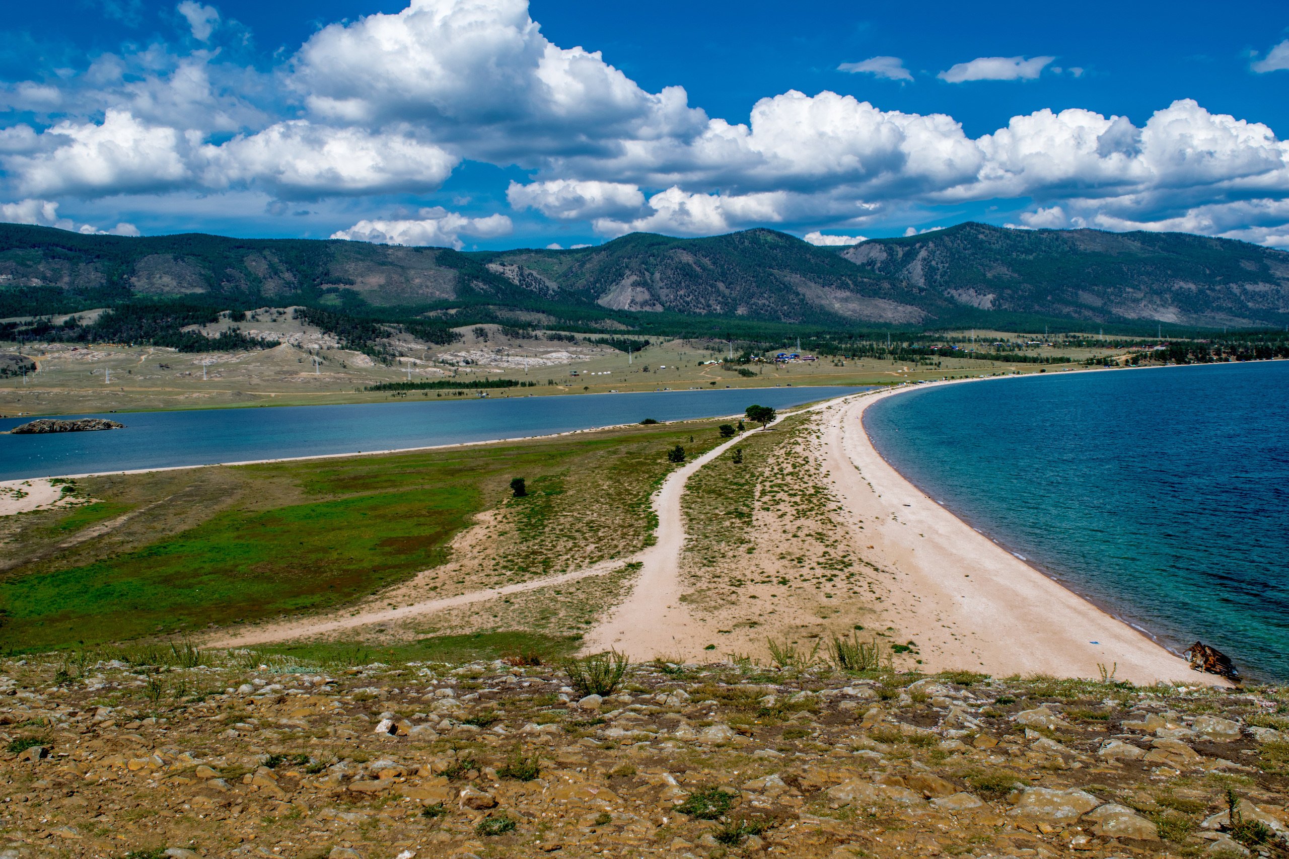 Маленькое море. Мыс Уюга на Байкале. Мыс Уюга Малое море. Мыс Уюга Курминский залив. Озеро Курма Байкал.