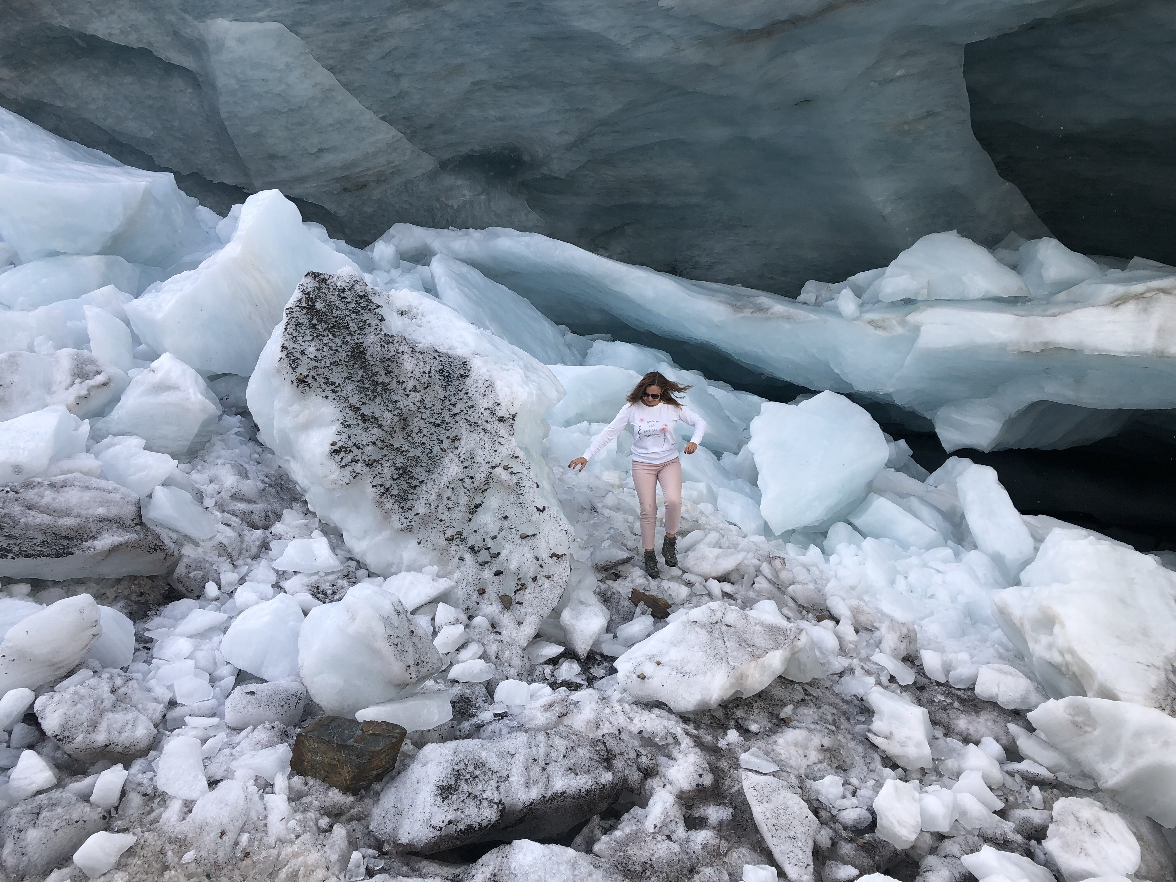 Ледник Алибек пещера