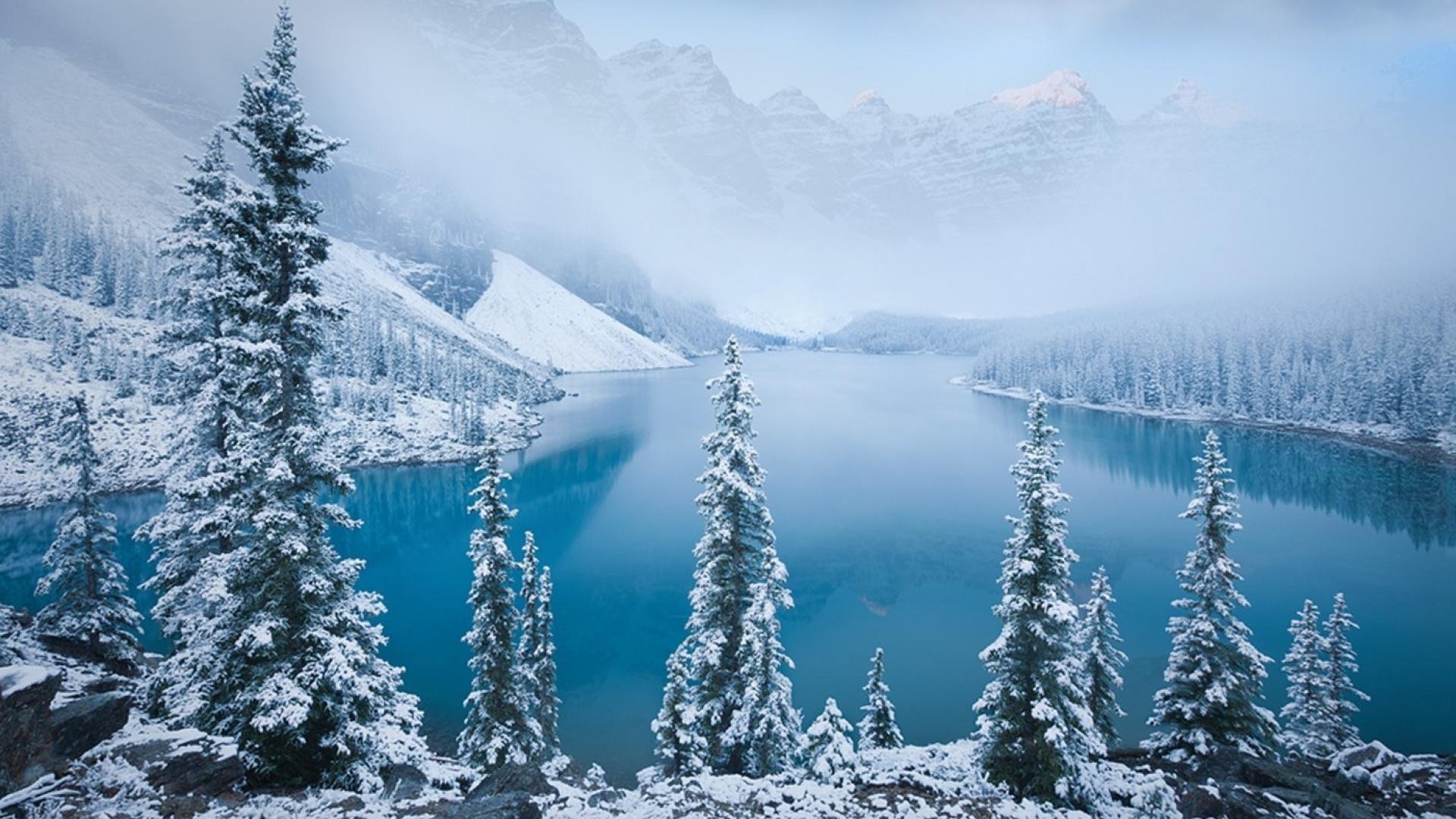 Снежная красота. Озеро Морейн Альберта Канада. Озеро Морейн в Канаде зимой. Зимний пейзаж. Красивые снежные пейзажи.