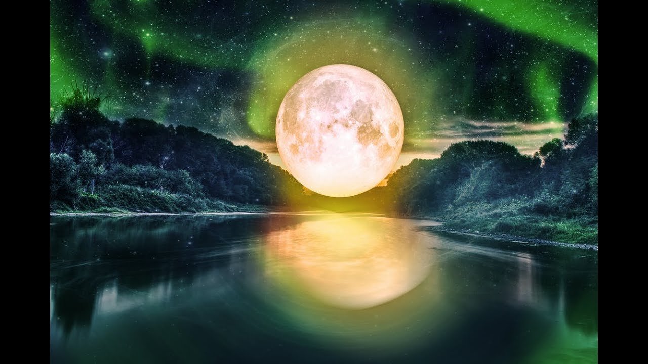 Есть зеленая луна. Зеленая Луна. Ночь зеленый Луна. Зелёная Луна фото. Зелёная Луна явление.