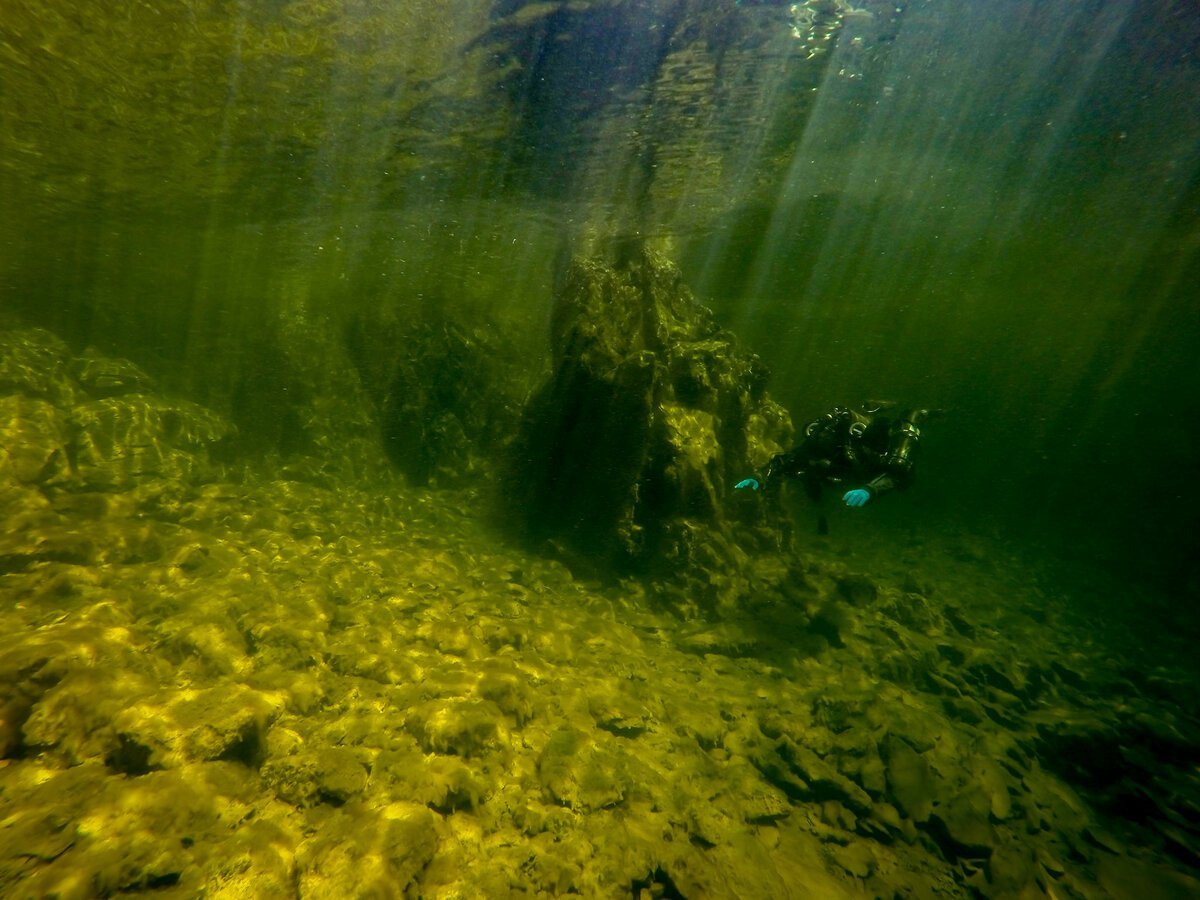 Фото озера под водой