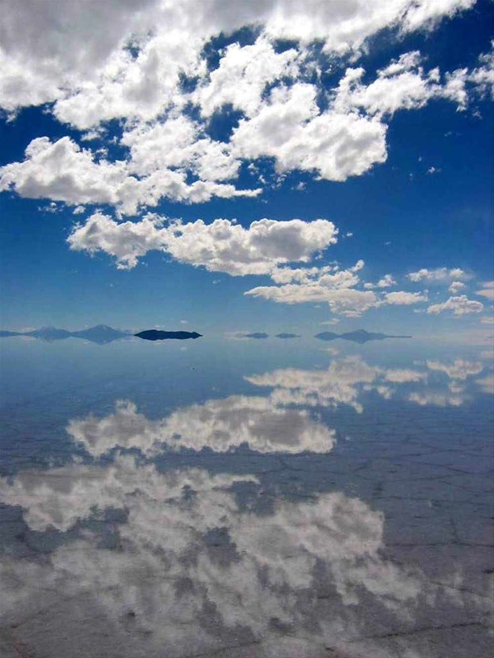 Слитые облака. Салар де Уюни Боливия. Солончак Уюни. Солончак Уюни Боливия. Солончак Салар-де-Уюни.