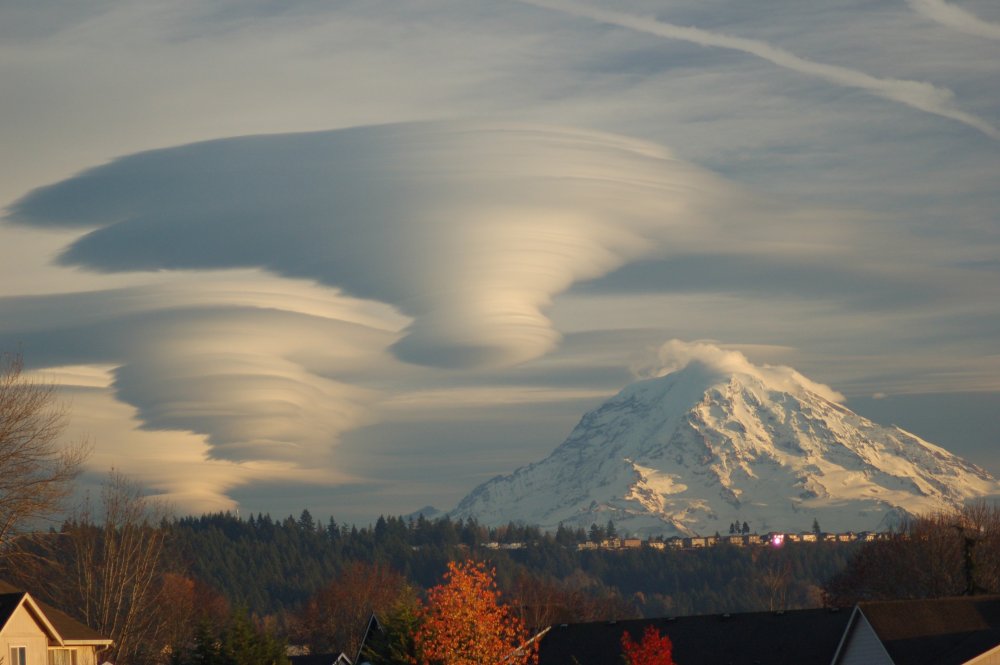 Лентикулярные облака, гора Ренье, Вашингтон