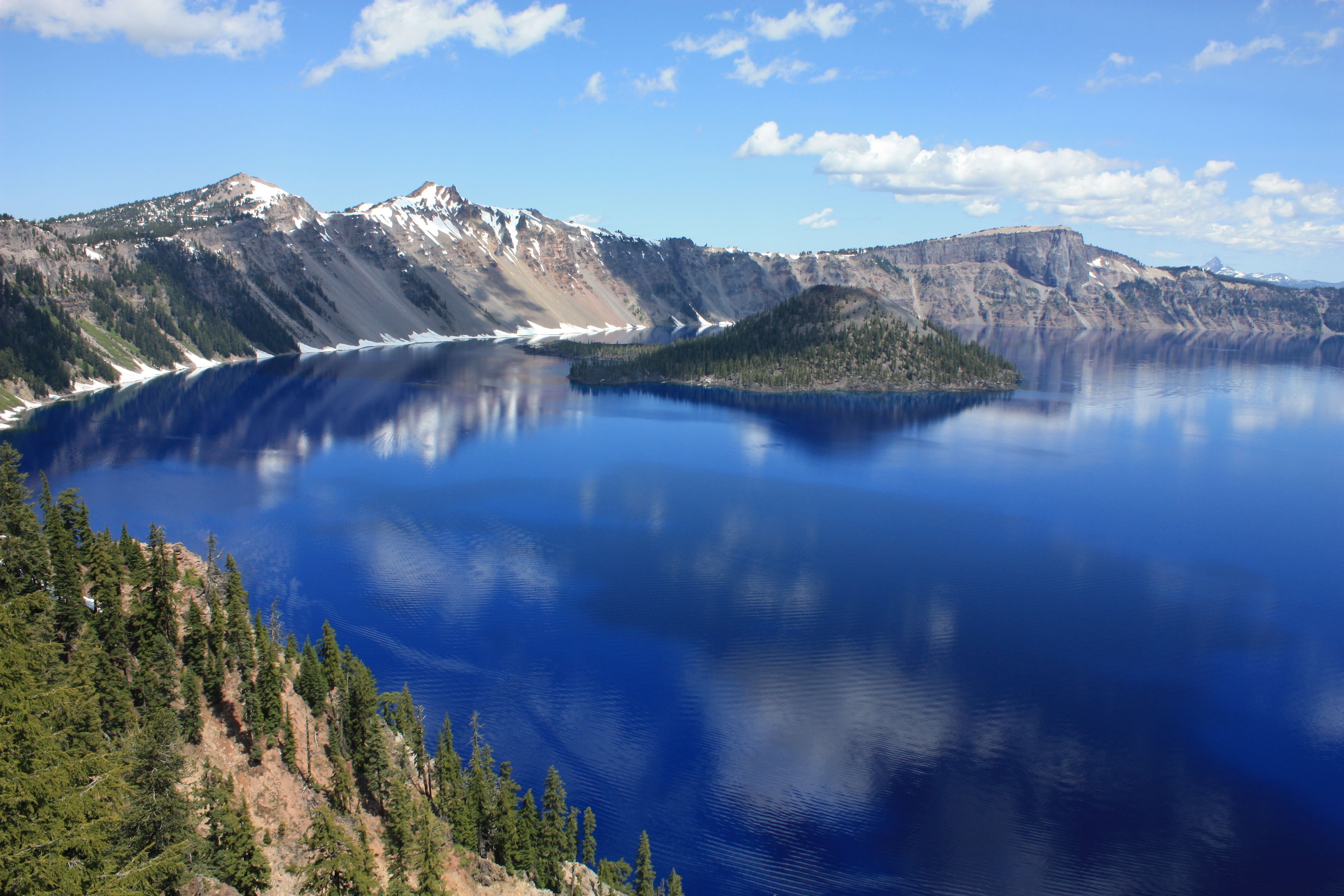 Озеро большое чистое. Озеро Крейтер. Озеро Крейтер США. Большое Медвежье озеро Канада. Великие озера Канады.