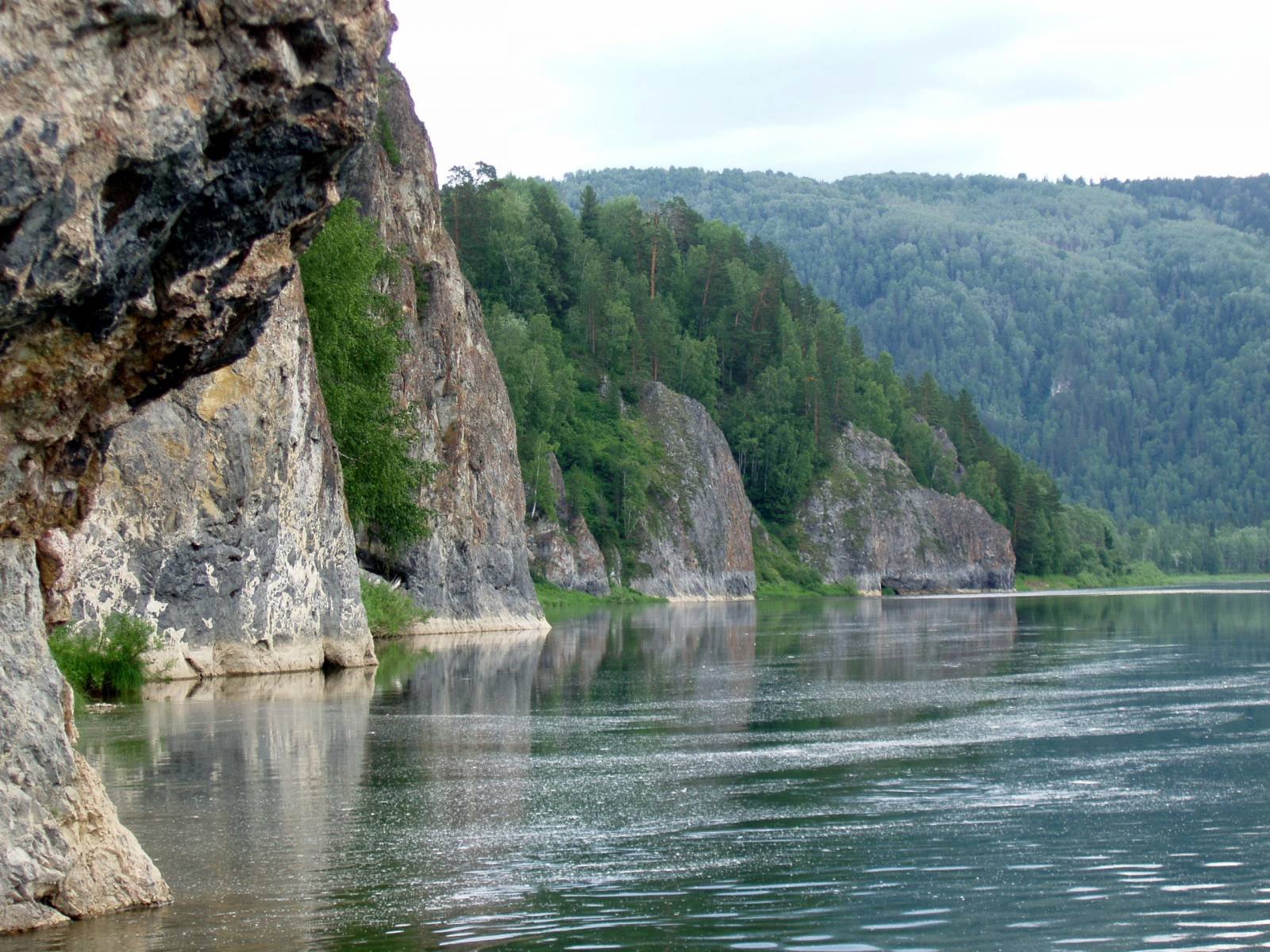 Кузбасс фото. Река Мрассу Горная Шория. Горная Шория Междуреченск. Река Мрас-Су в Кемеровской области. Сплав по реке кия Кемеровская область.