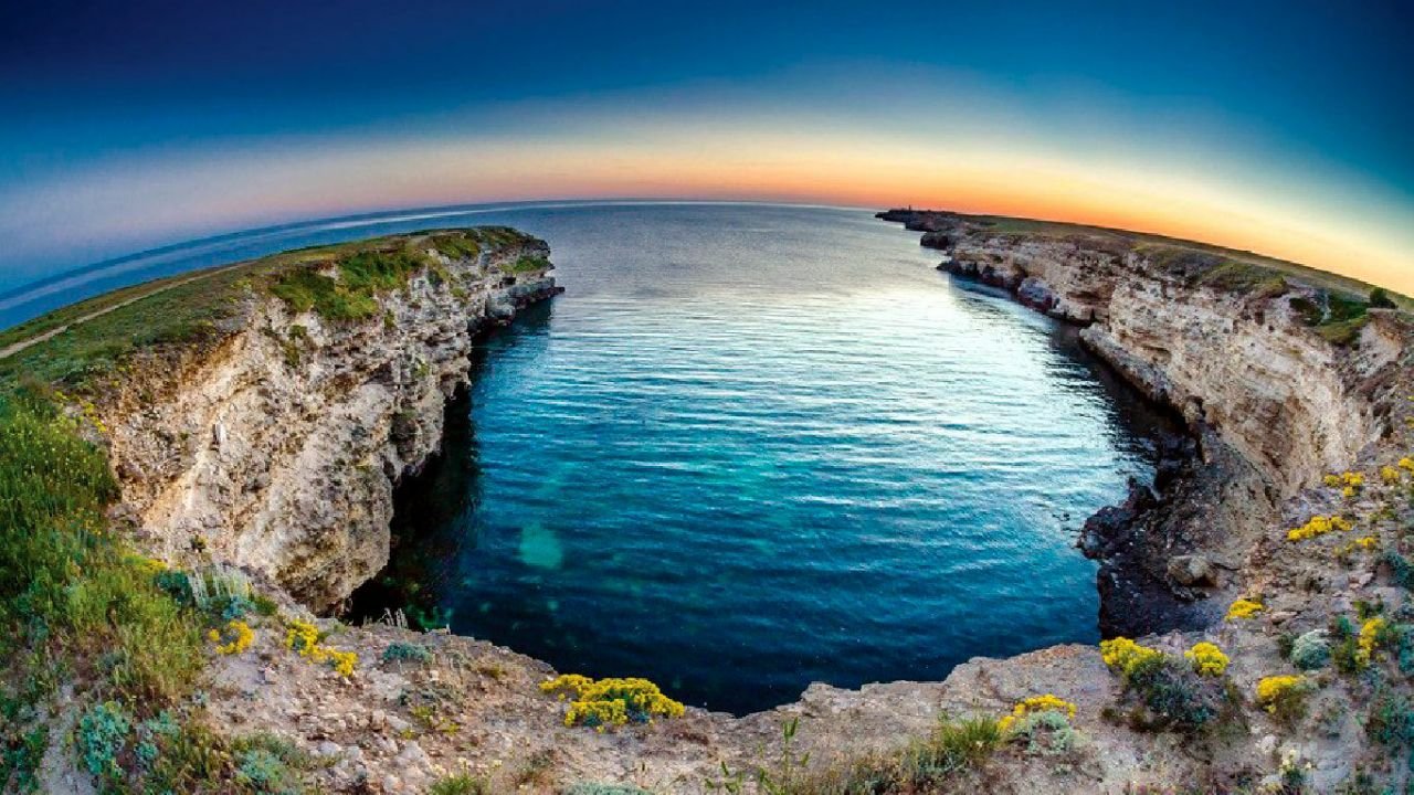 Красивое место в Крыму мыс Тарханкут
