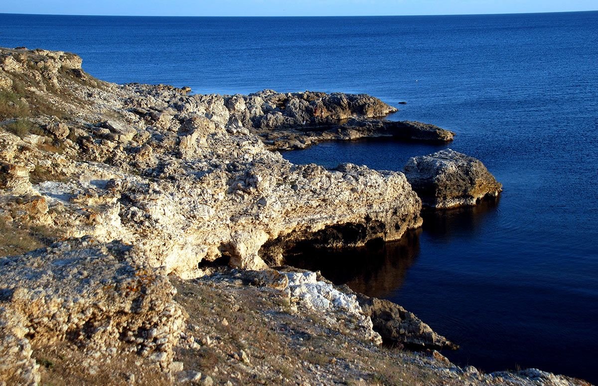 Тарханкут в Крыму скала чаша любви