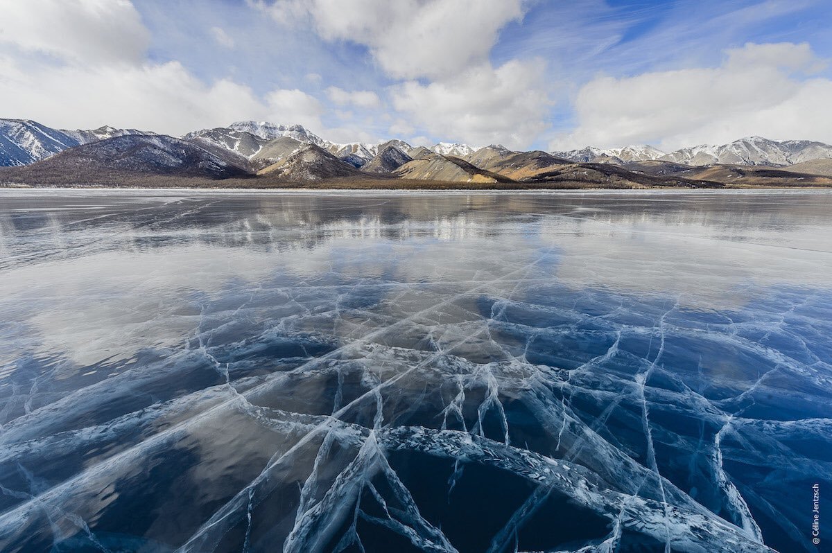 Лед на дне озера