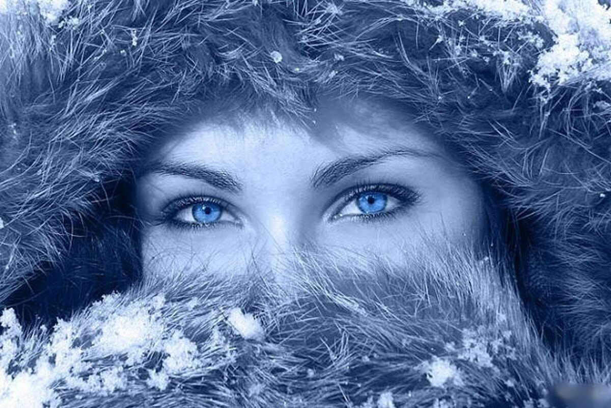 Снежинки падают ресницы. Девушка зима. Зимний портрет. Девушка Снежинка. Снежинки на ресницах.