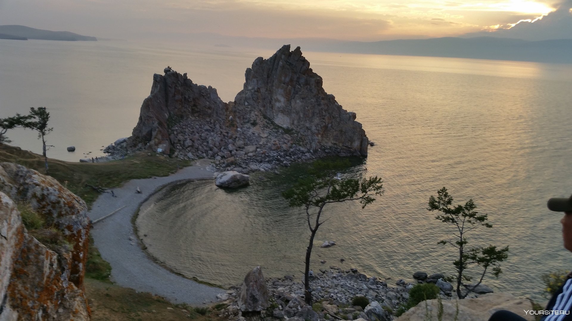 Остров хужир. Остров Ольхон Хужир. Ольхон Байкал Хужир. Поселок Хужир на острове Ольхон. Посёлок Хужир на Байкале.