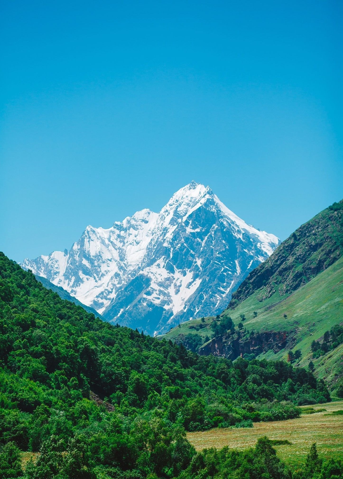 Горы вертикальное фото