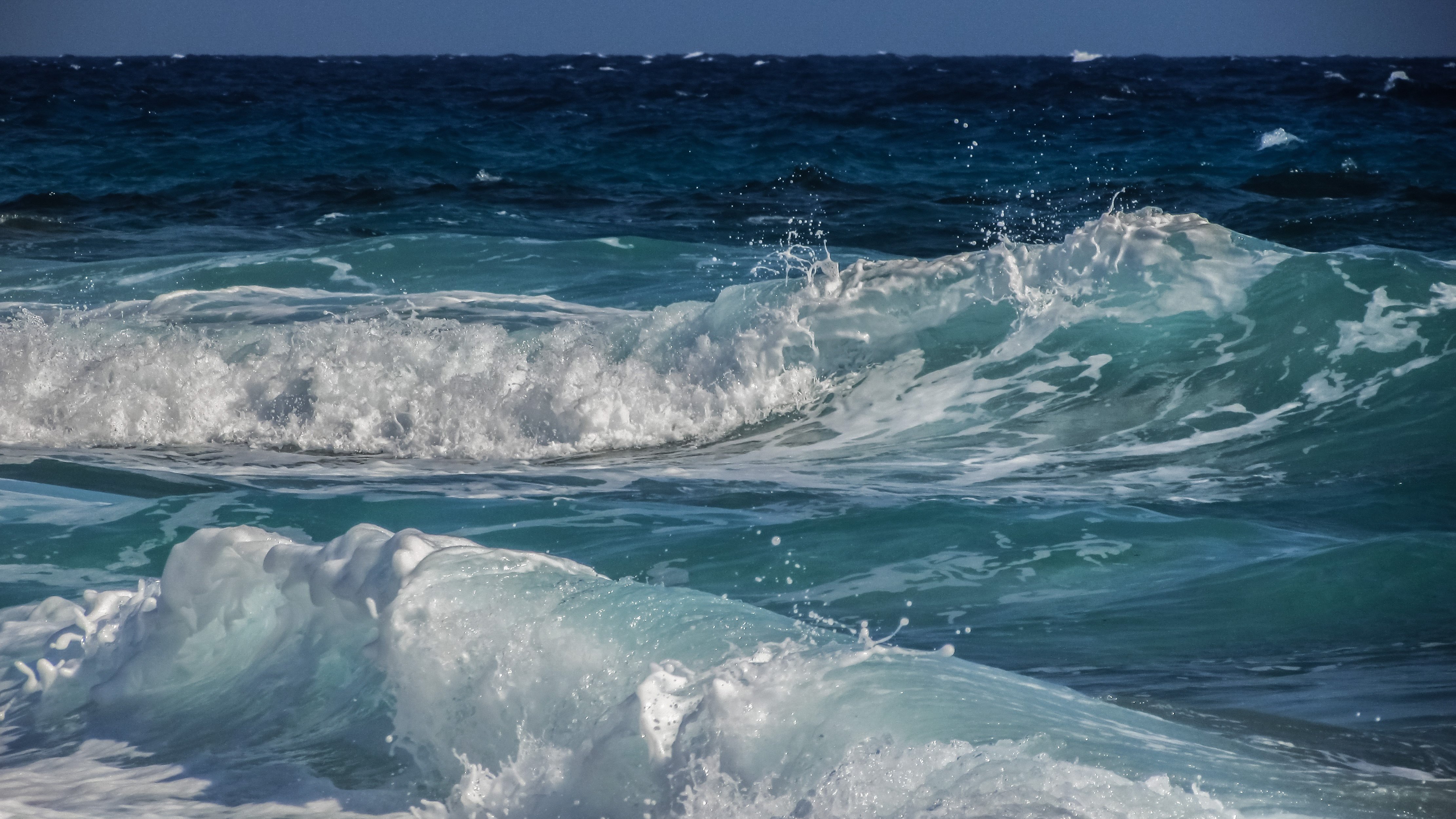 Индийский океан ветер. Морская пена. Прозрачная волна. Квадратные волны в море. Состояние моря.