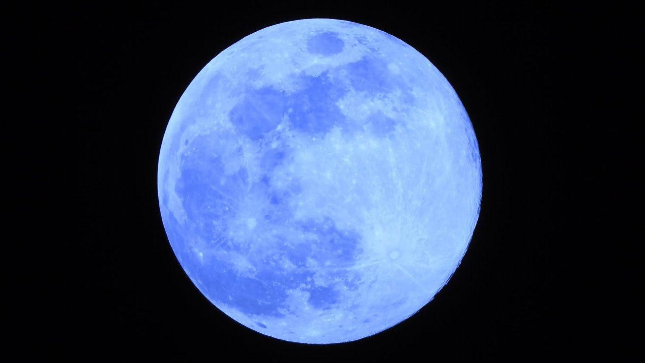 Мун голубое. Синяя Луна. Большая голубая Луна. Луна светло синяя. Голубая Луна явление природы.